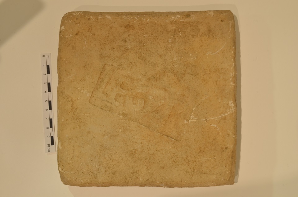 mattone, con bollo (Eta' tardoantica)
