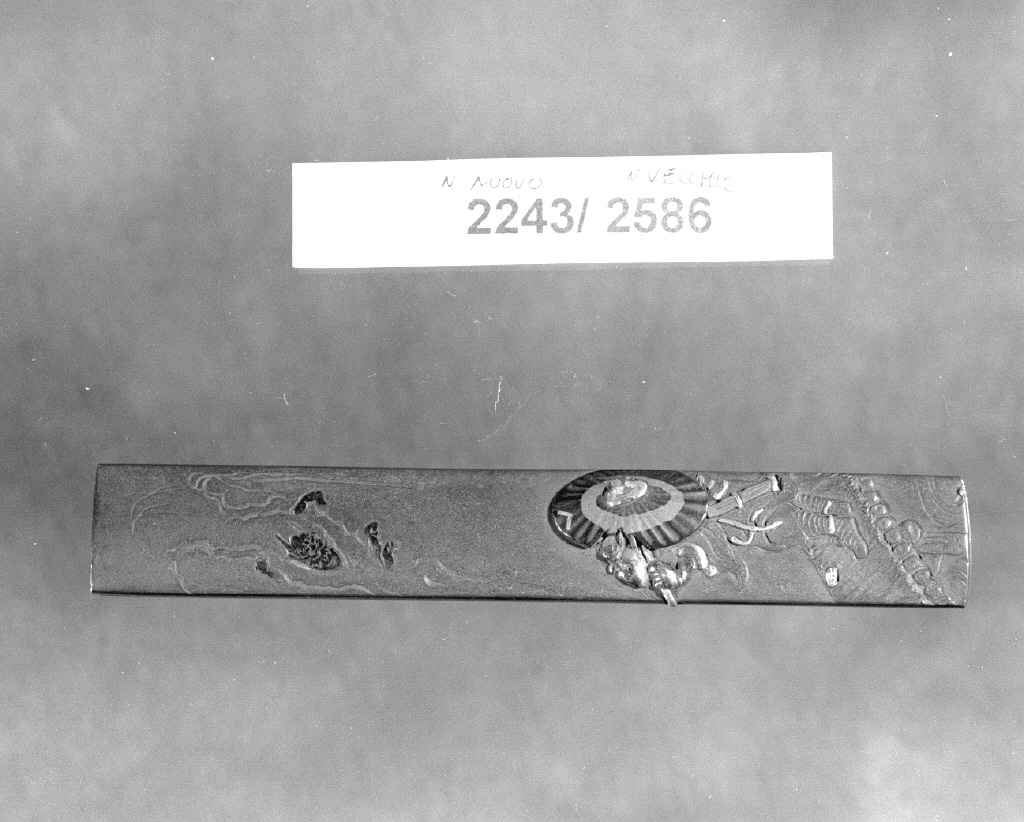 elementi decorativi (impugnatura di arma bianca, opera isolata) - ambito giapponese (secc. XVI/ XIX)