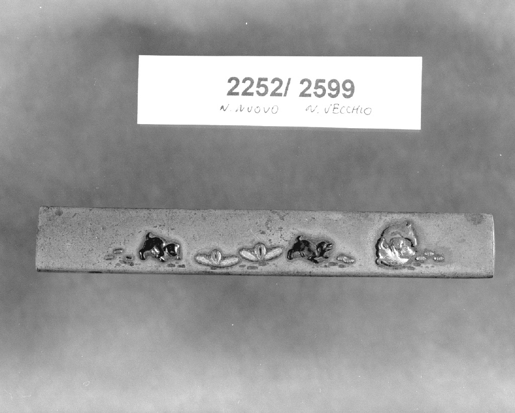 elementi decorativi (impugnatura di arma bianca, opera isolata) - ambito giapponese (secc. XVI/ XIX)