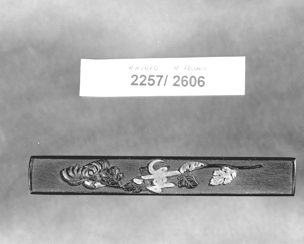 elementi decorativi (impugnatura di arma bianca, opera isolata) - ambito giapponese (secc. XVI/ XIX)