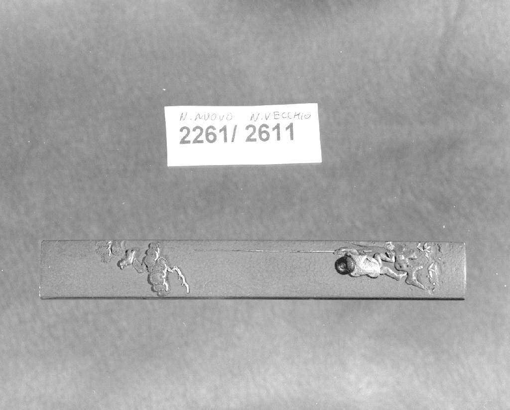 elementi decorativi (impugnatura di arma bianca, opera isolata) - ambito giapponese (secc. XVI/ XIX)