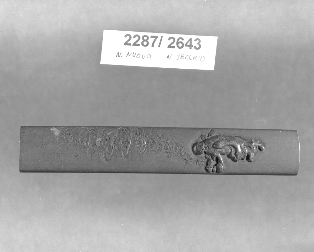 elementi decorativi (impugnatura di arma bianca, opera isolata) - ambito giapponese (secc. XVI/ XIX)