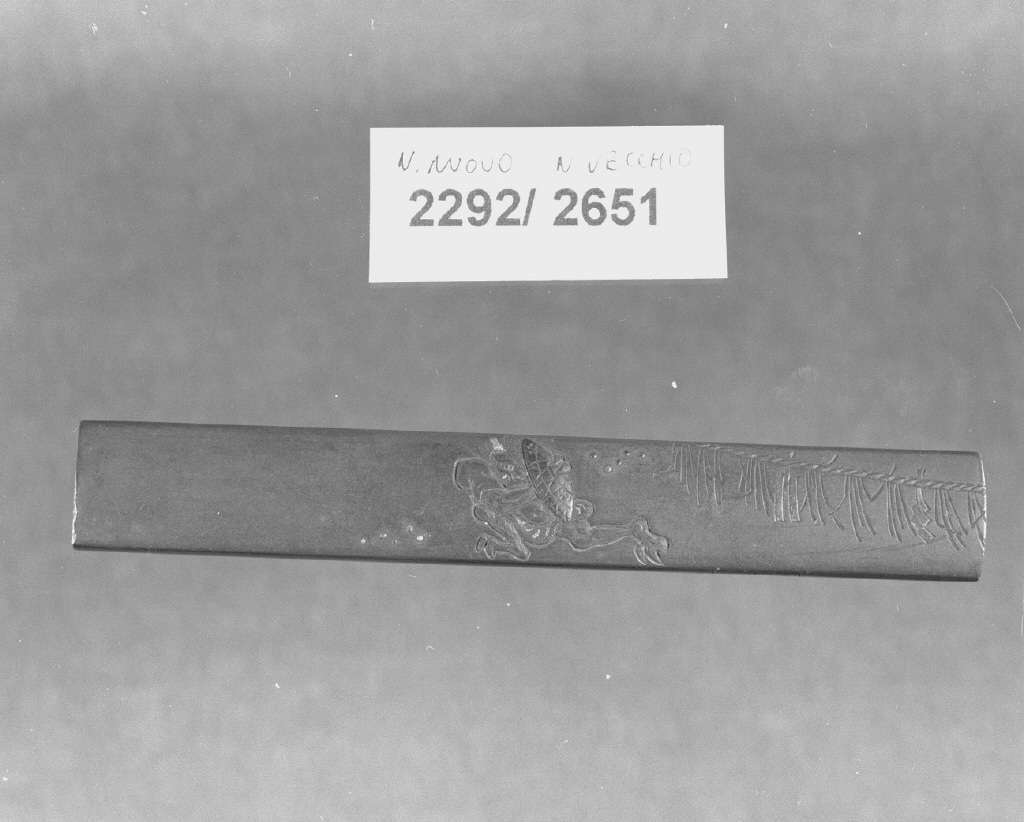 elementi decorativi (impugnatura di arma bianca, opera isolata) - ambito giapponese (secc. XVI/ XIX)