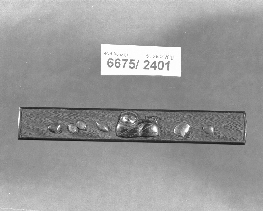 elementi decorativi (impugnatura di arma bianca, opera isolata) di Kikuoka Mitsumasa (secc. XVI/ XIX)