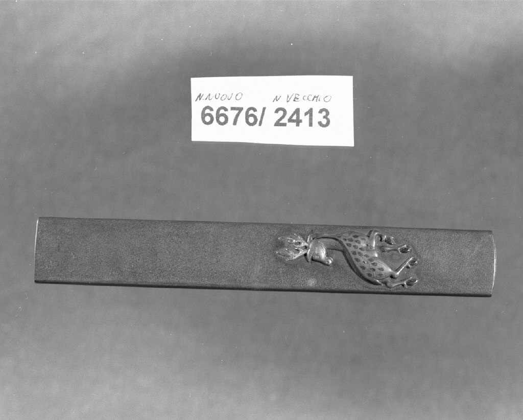 elementi decorativi (impugnatura di arma bianca, opera isolata) - ambito giapponese (secc. XVI/ XIX)