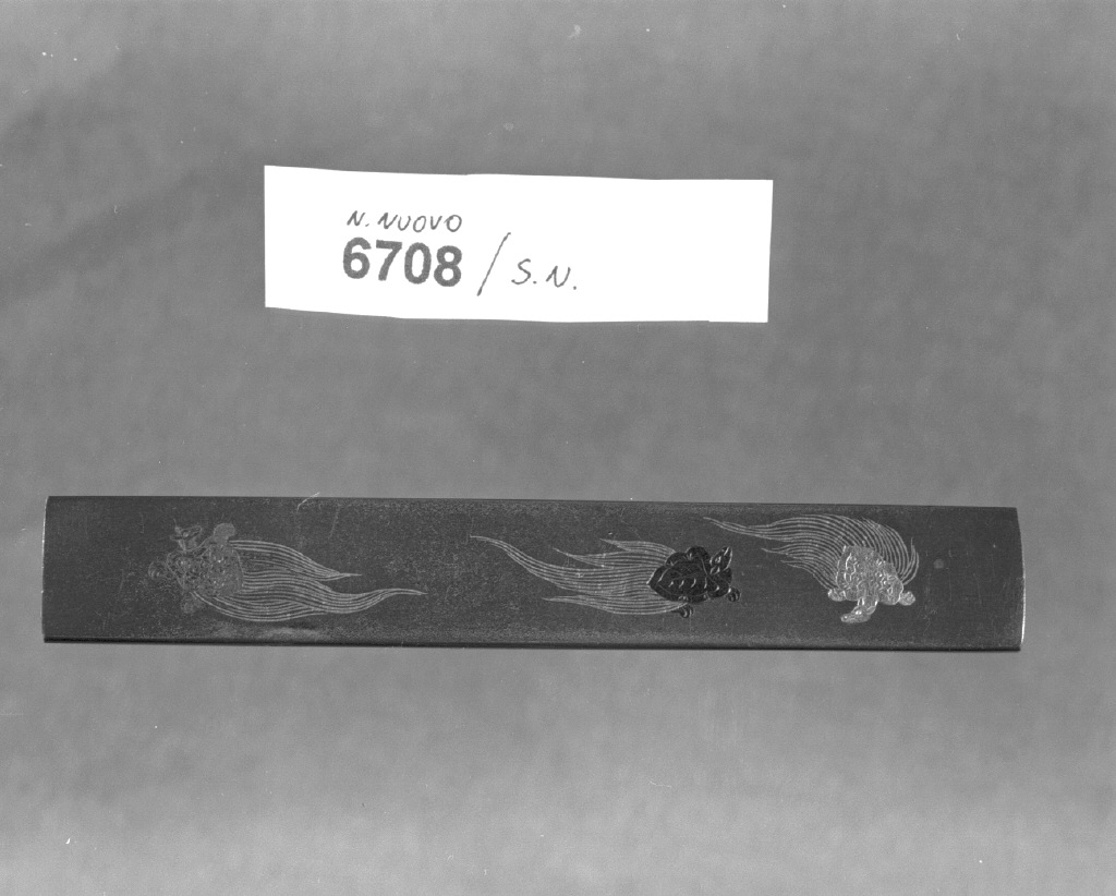 elementi decorativi (impugnatura di arma bianca, opera isolata) - ambito giapponese (secc. XVI/ XIX)