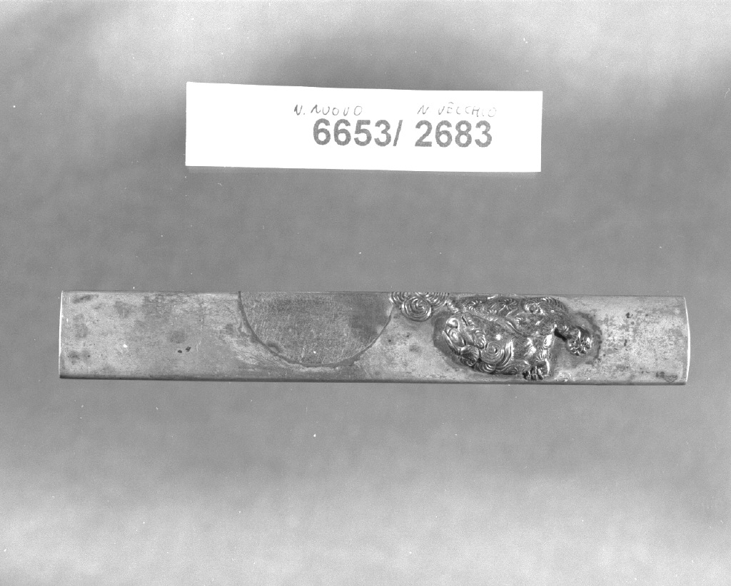 elementi decorativi (impugnatura di arma bianca, opera isolata) di Funada Ikken Yoshinaga (secc. XVI/ XIX)