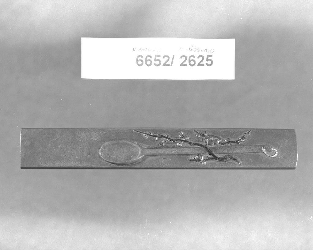 elementi decorativi (impugnatura di arma bianca, opera isolata) di Kunichika (secc. XVI/ XIX)