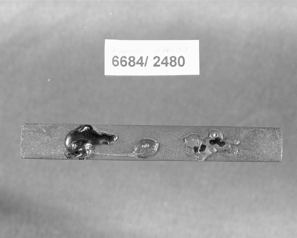 elementi decorativi (impugnatura di arma bianca, opera isolata) - ambito giapponese (secc. XVI/ XIX)