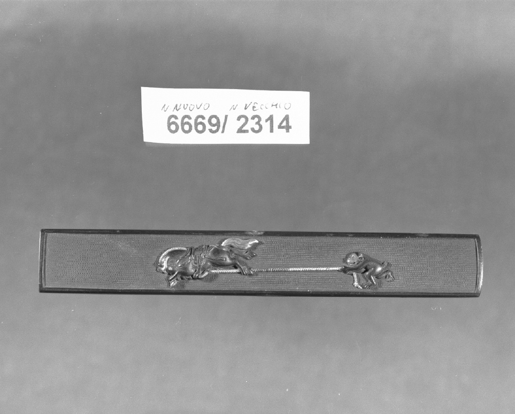 elementi decorativi (impugnatura di arma bianca, opera isolata) - ambito giapponese (secc. XVI/ XIX)