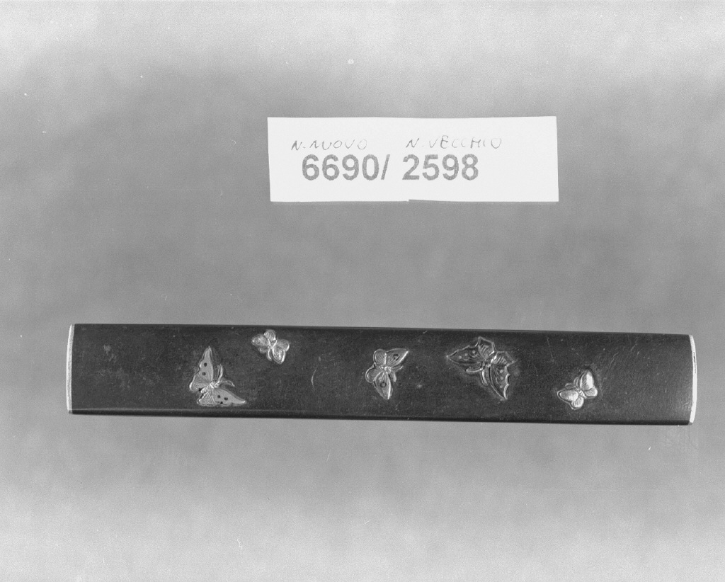 elementi decorativi (impugnatura di arma bianca, opera isolata) - ambito giapponese (secc. XVI/ XIX)