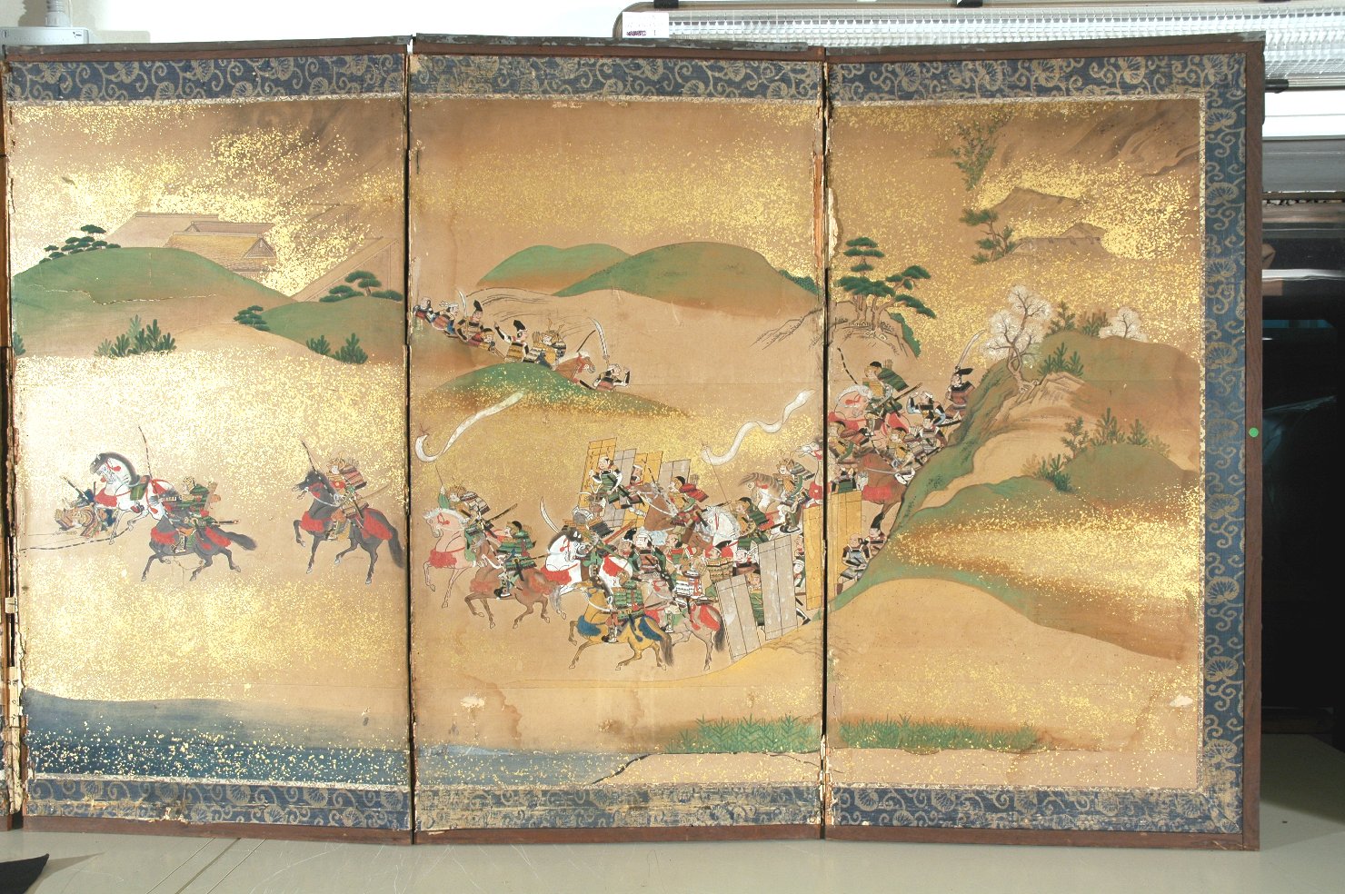 scena di battaglia (paravento, opera isolata) di Nobumasa (attribuito) (sec. XIX)