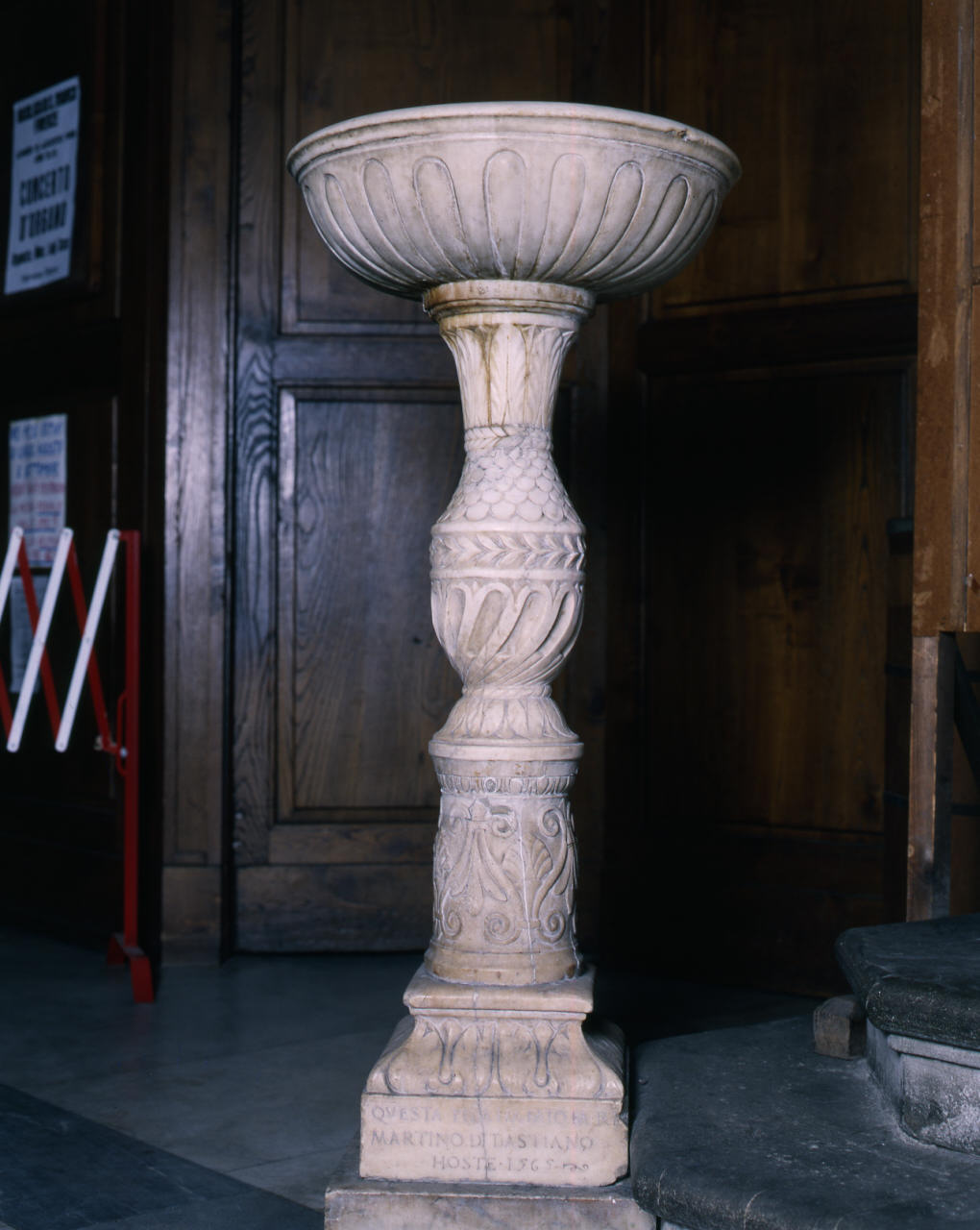 acquasantiera - a fusto - bottega toscana (seconda metà sec. XV, sec. XVI)