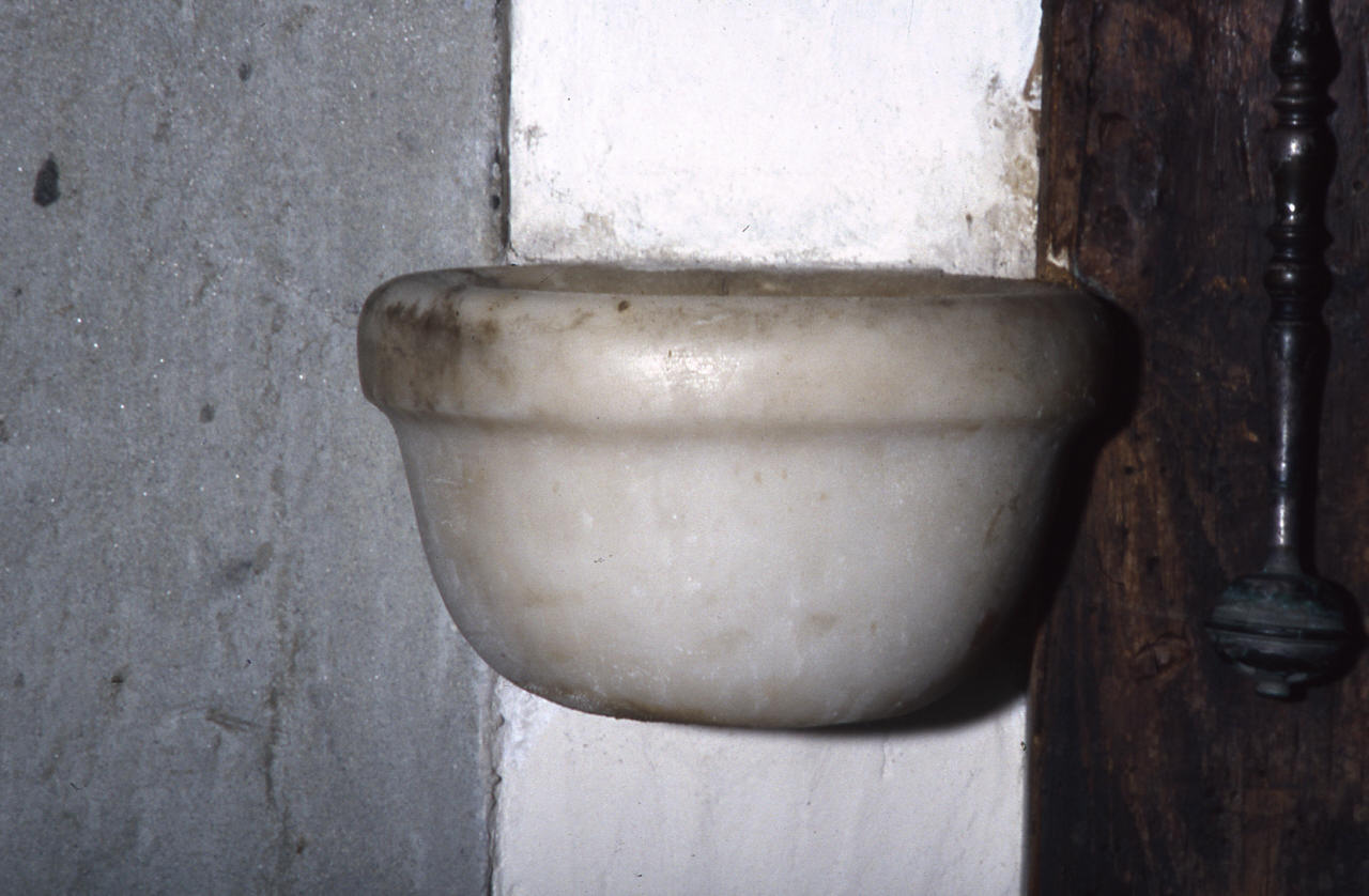 acquasantiera - da parete - bottega fiorentina (ultimo quarto sec. XVII)