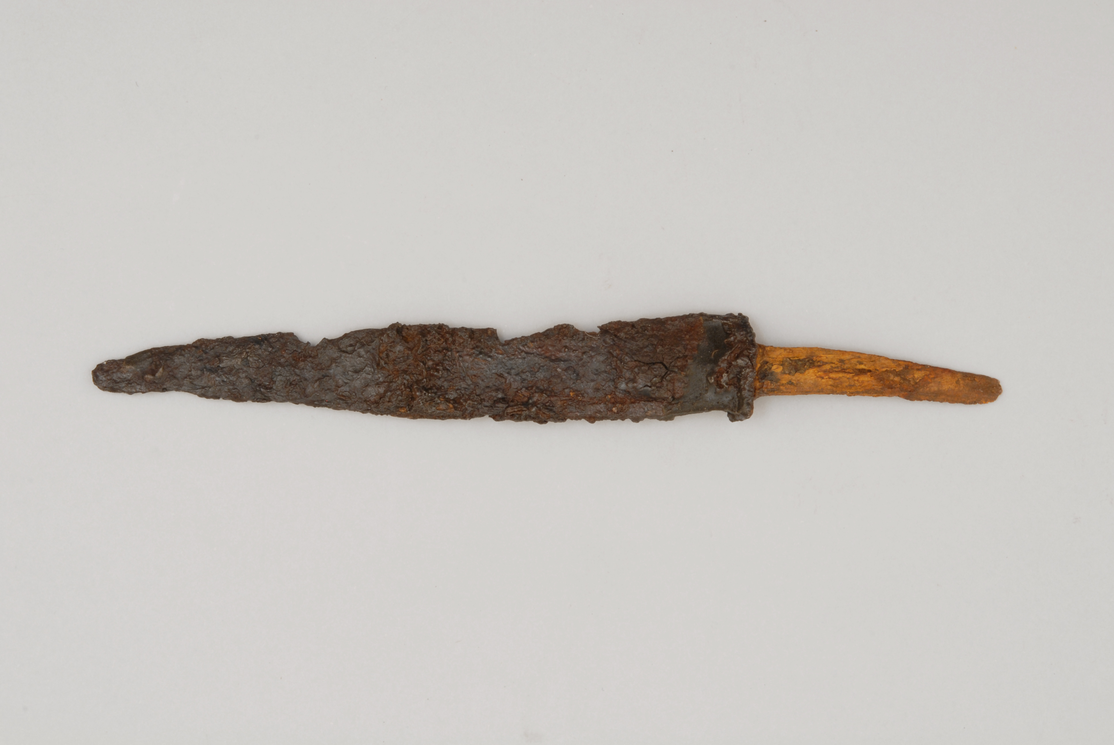 coltellino, a dorso rettilineo - Koinè avara (sec. VII d.C)