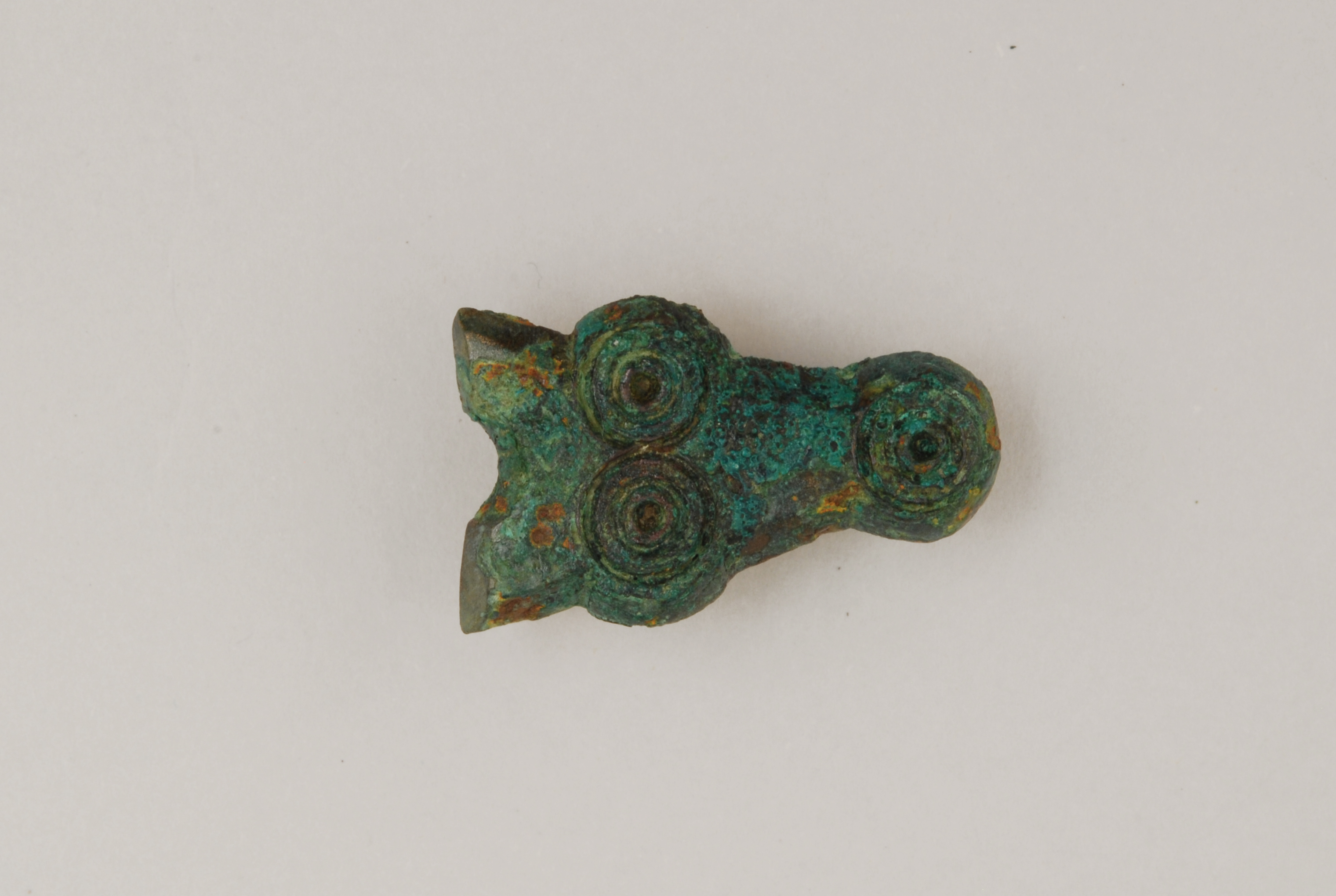 Guarnizione per cintura, Trezzo t.3 - ambito longobardo (prima metà sec. VII d.C)