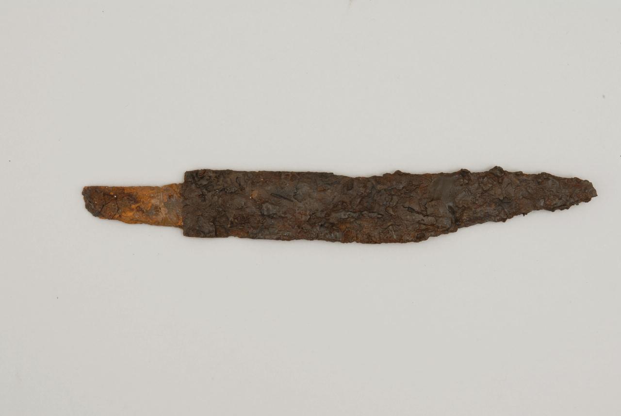 Coltello, a dorso curvo - Koinè avara (seconda metà sec. VII d.C)