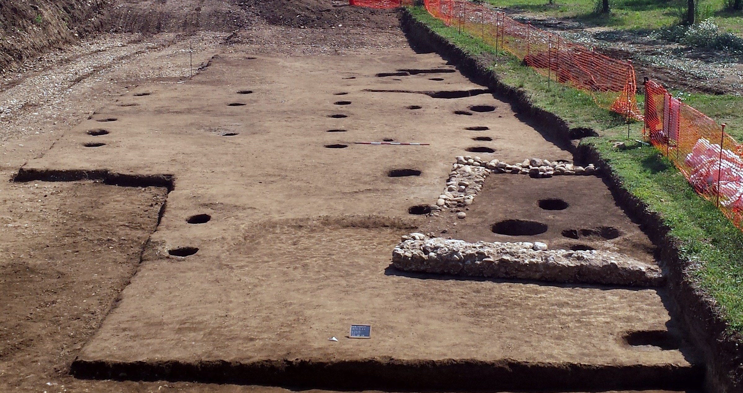 sito pluristratificato - Montaquila (IS)  (Eta' romana)