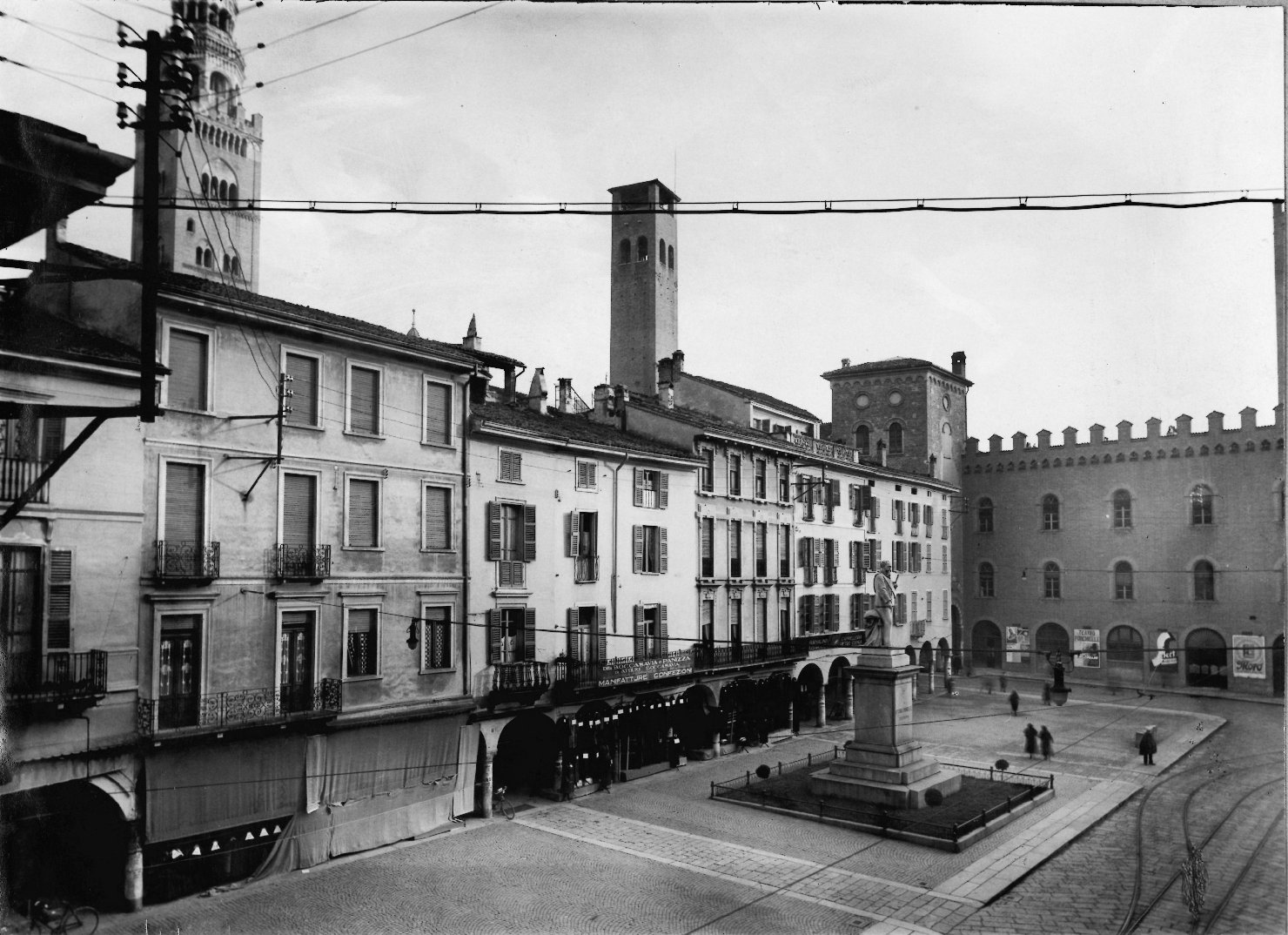 Cremona - Architettura - Palazzi - Piazze - Piazza Stradivari (positivo) di Anonimo (XX)