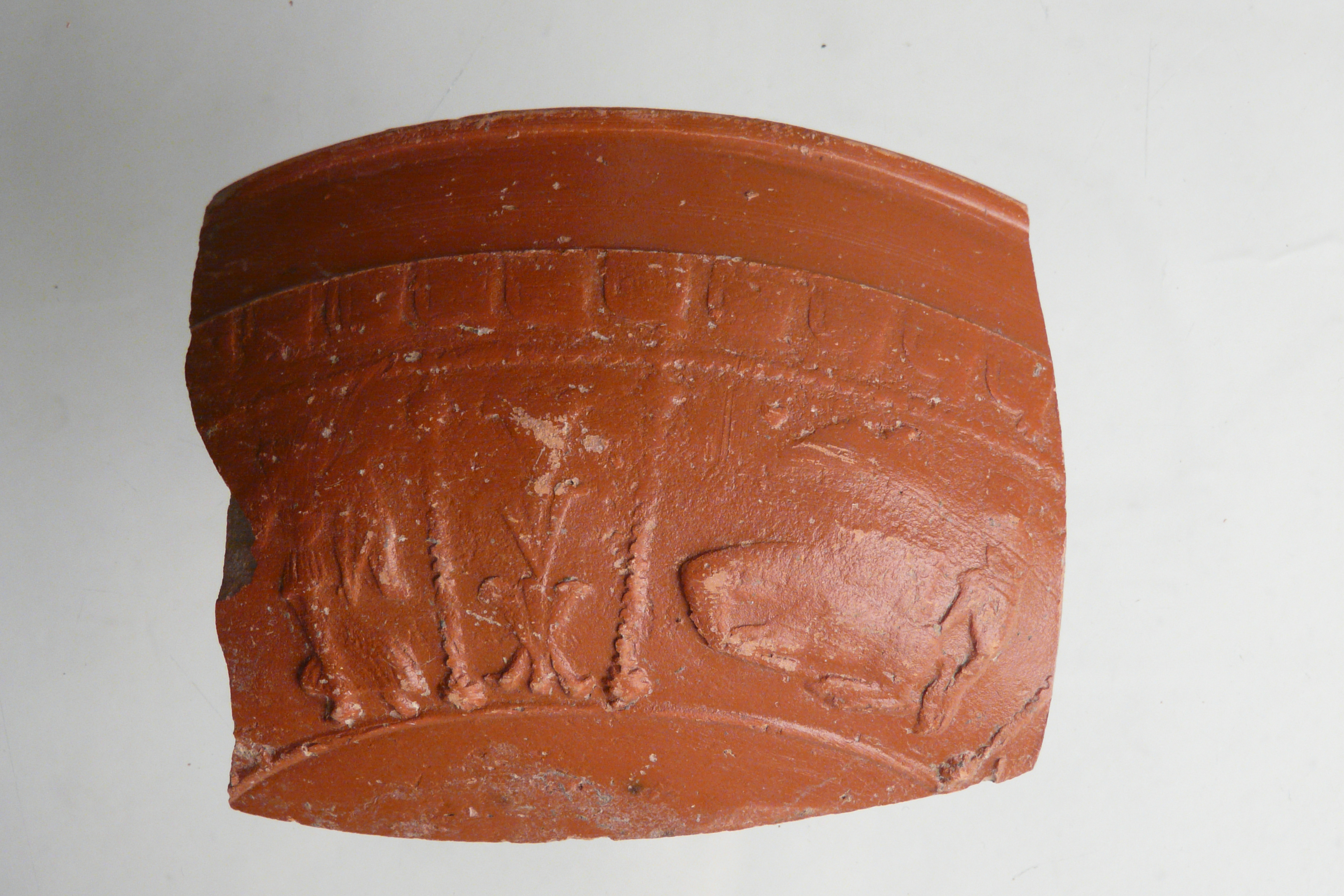 coppa/ emisferica, Dragendorff 37 - ambito gallo romano, produzione di Banassac (II)