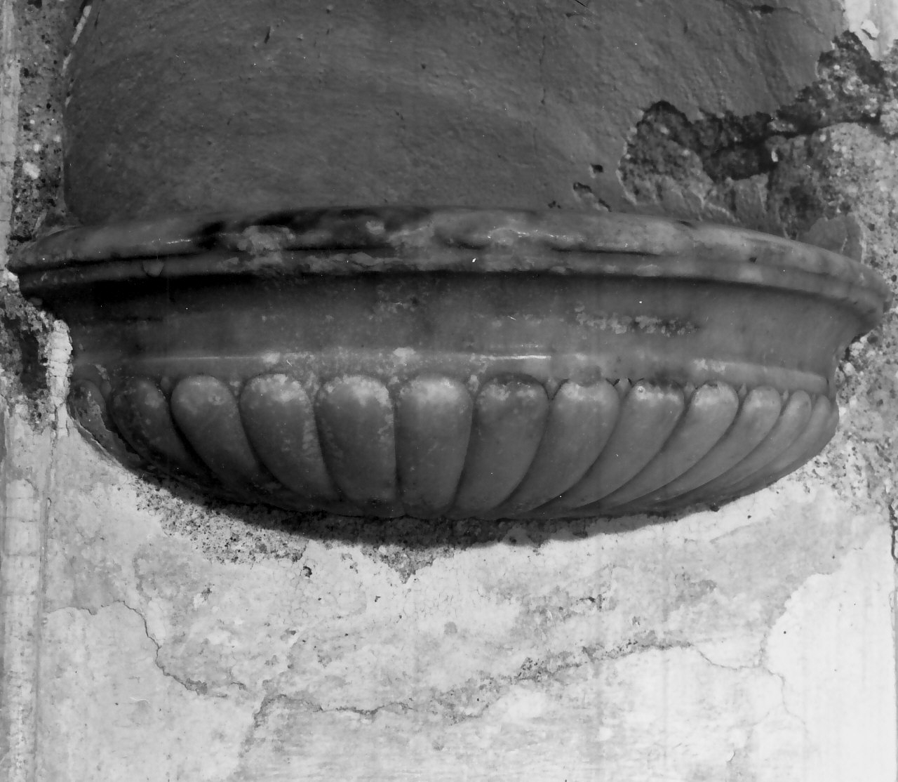 acquasantiera, opera isolata - bottega Italia meridionale (sec. XVI)