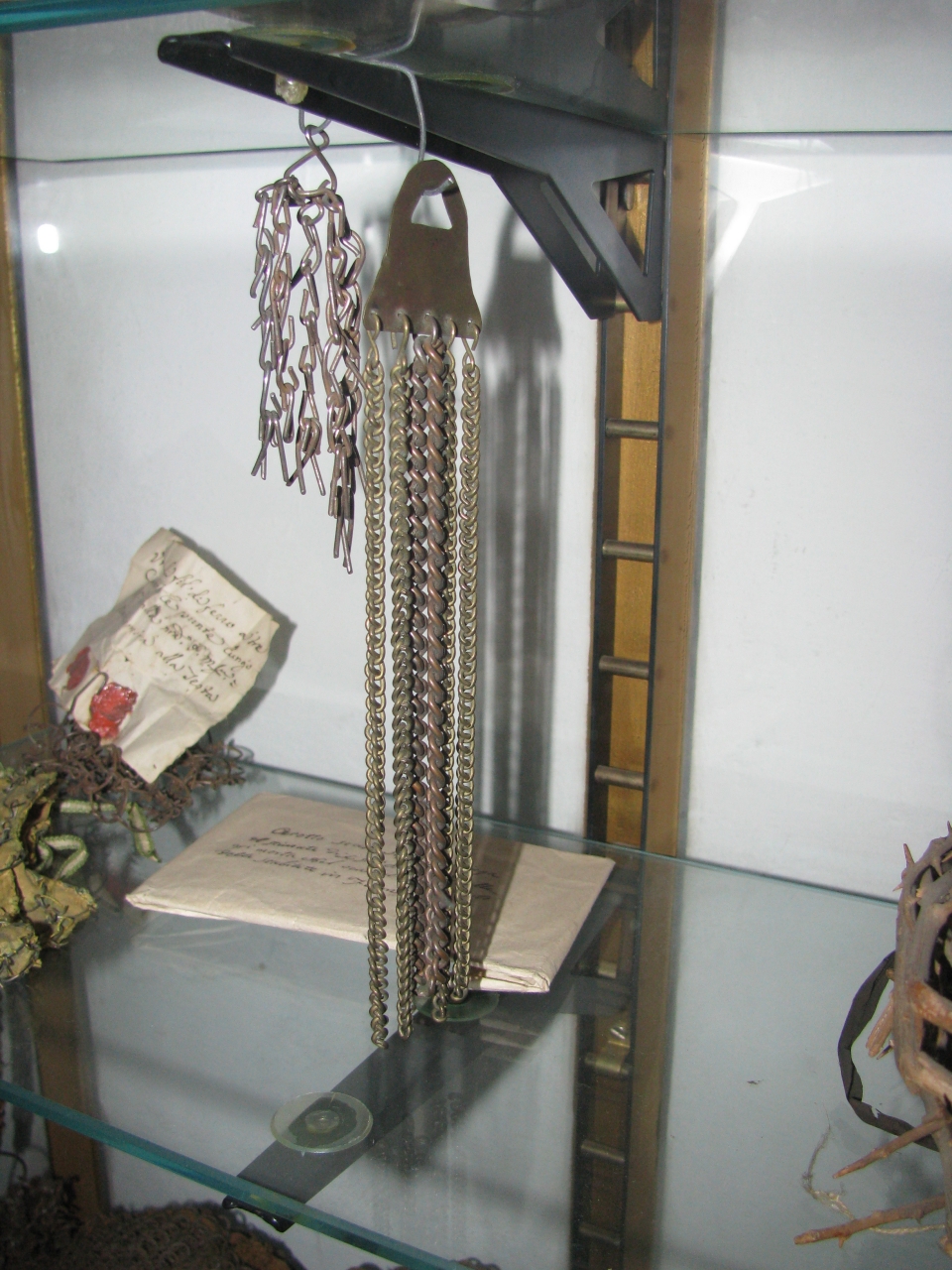 cilicio, catene multiple, strumento per l'autopunizione corporale - produzione fiorentina (1673/08/14)