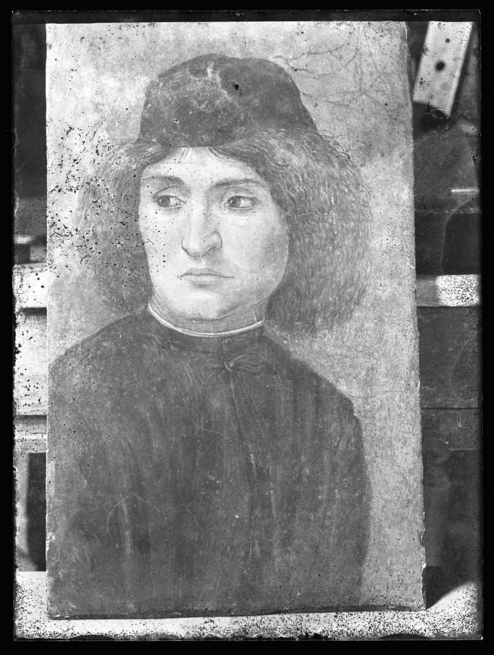 Ritratto d'uomo; olio su tegola (negativo) di Botticelli (maniera), Vermehren, Augusto (seconda metà XX)