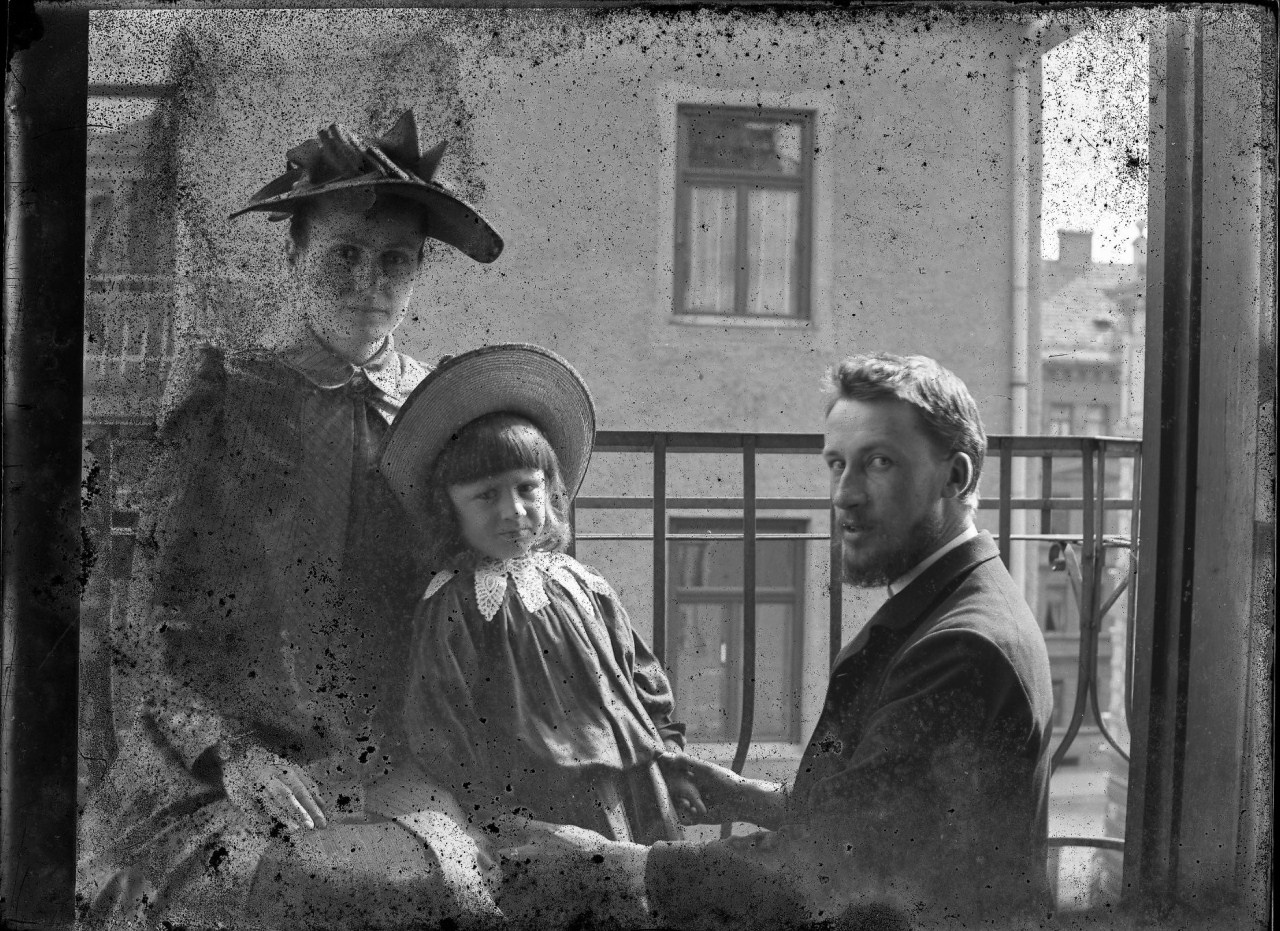 Ritratto della famiglia Vermehren: Otto, Margherita ed Augusto (negativo) di Anonimo (fine XIX)