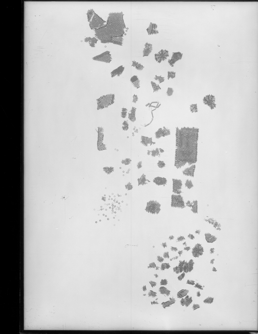 Frammenti di decorazioni egiziane eseguite con perline (negativo) di Vermehren, Augusto - manifattura egiziana (prima metà XX)