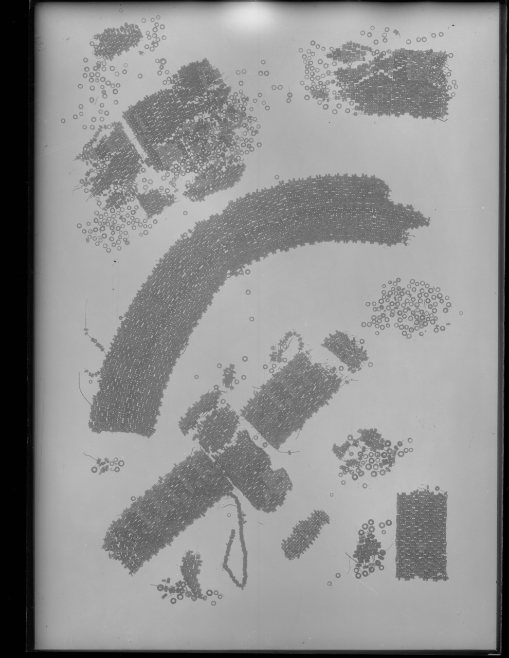 Frammenti di decorazioni egiziane eseguite con perline (negativo) di Vermehren, Augusto - manifattura egiziana (prima metà XX)