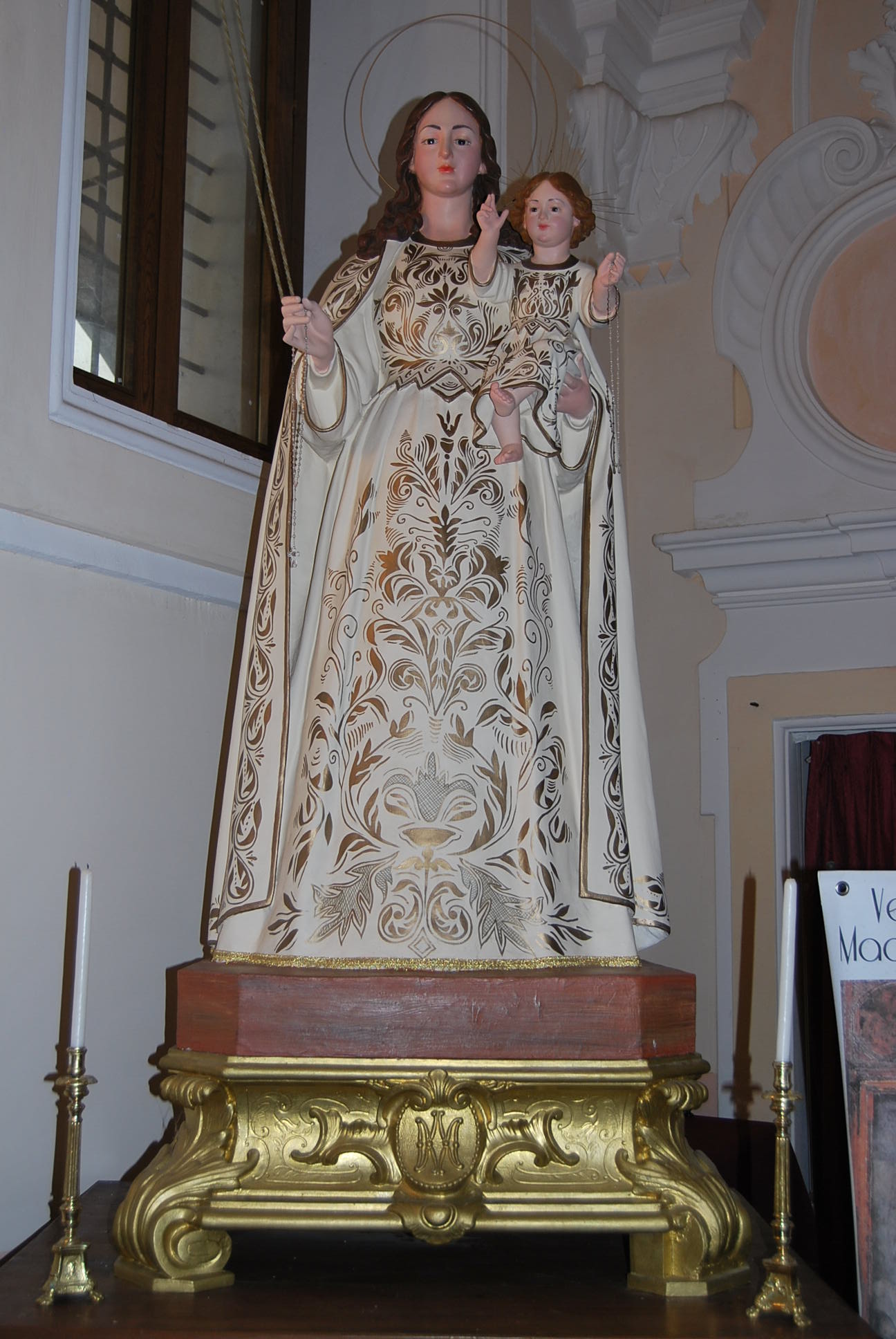 Madonna del Rosario, Madonna (statua) - bottega campana (inizio sec. XVIII)