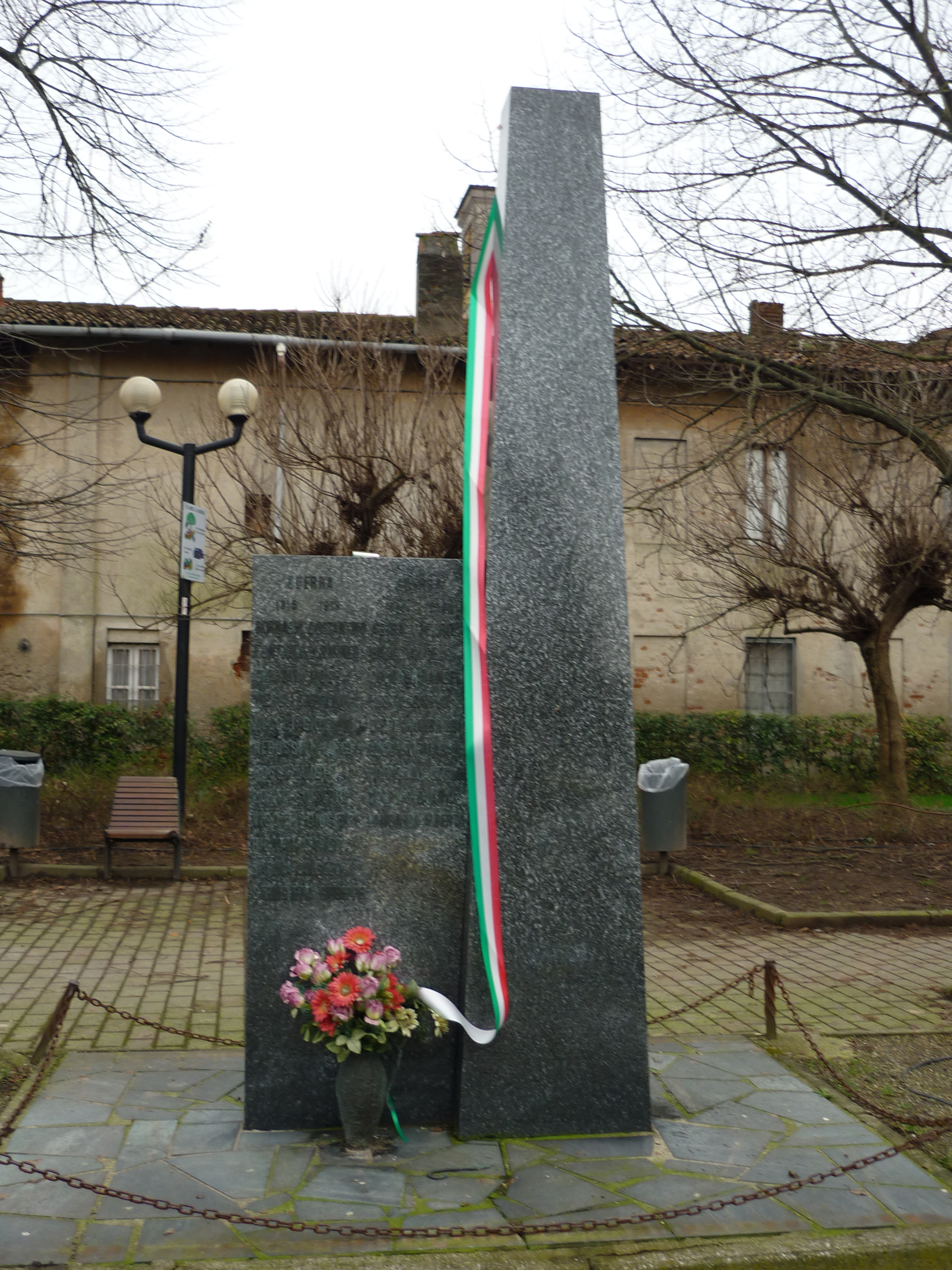 monumento ai caduti - a stele, opera isolata - ambito italiano (sec. XX)