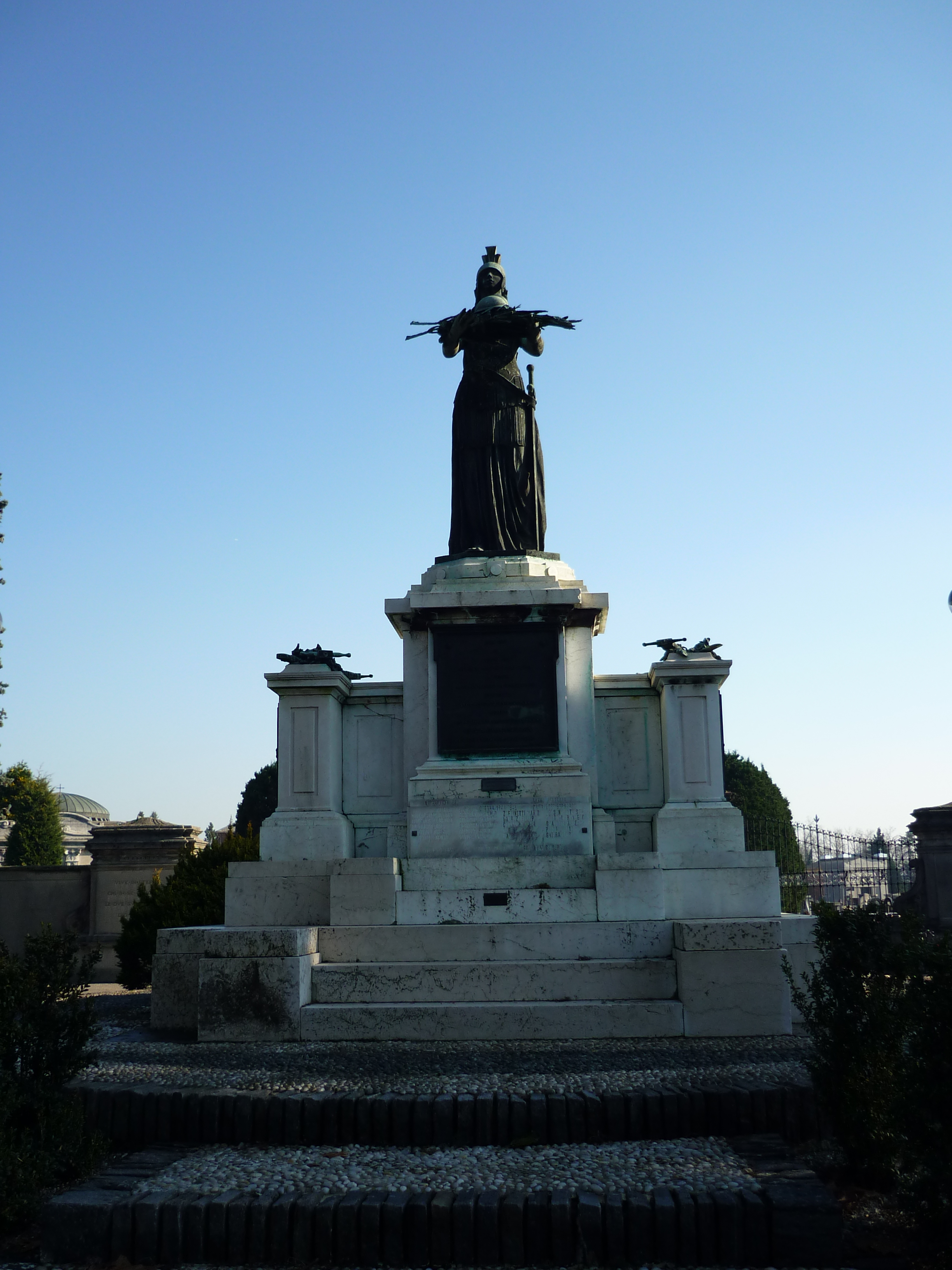 allegoria della Vittoria come donna armata (monumento ai caduti - a cippo, opera isolata) di Dressler Alberto, Farina Pietro (sec. XX)