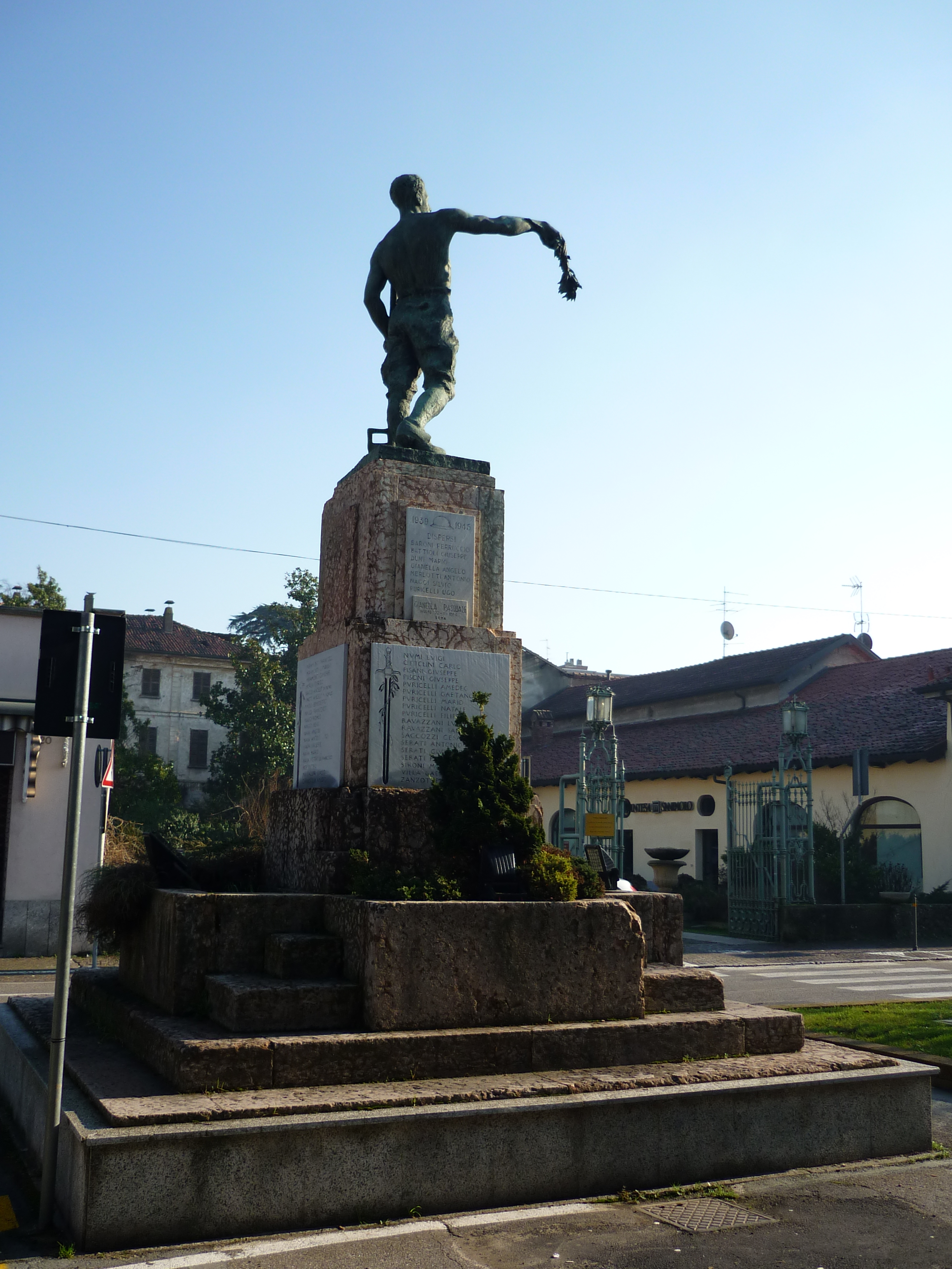 "Fante-Contadino” (monumento ai caduti - a cippo, opera isolata) di Bracchi Guido (sec. XX)