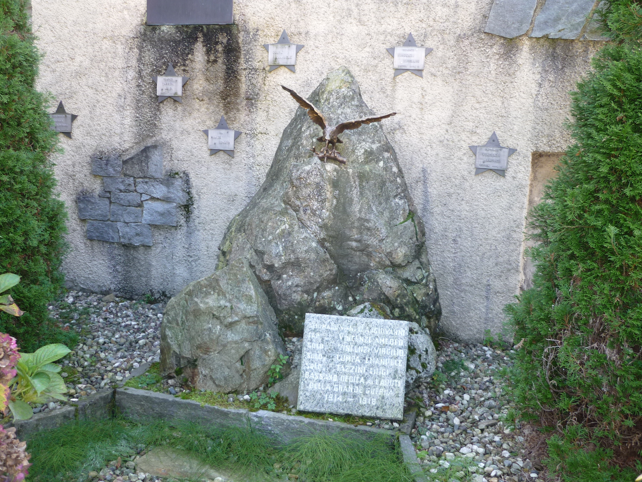 allegoria della Vittoria come aquila (monumento ai caduti - a montagna figurata, opera isolata) - ambito italiano (sec. XX)