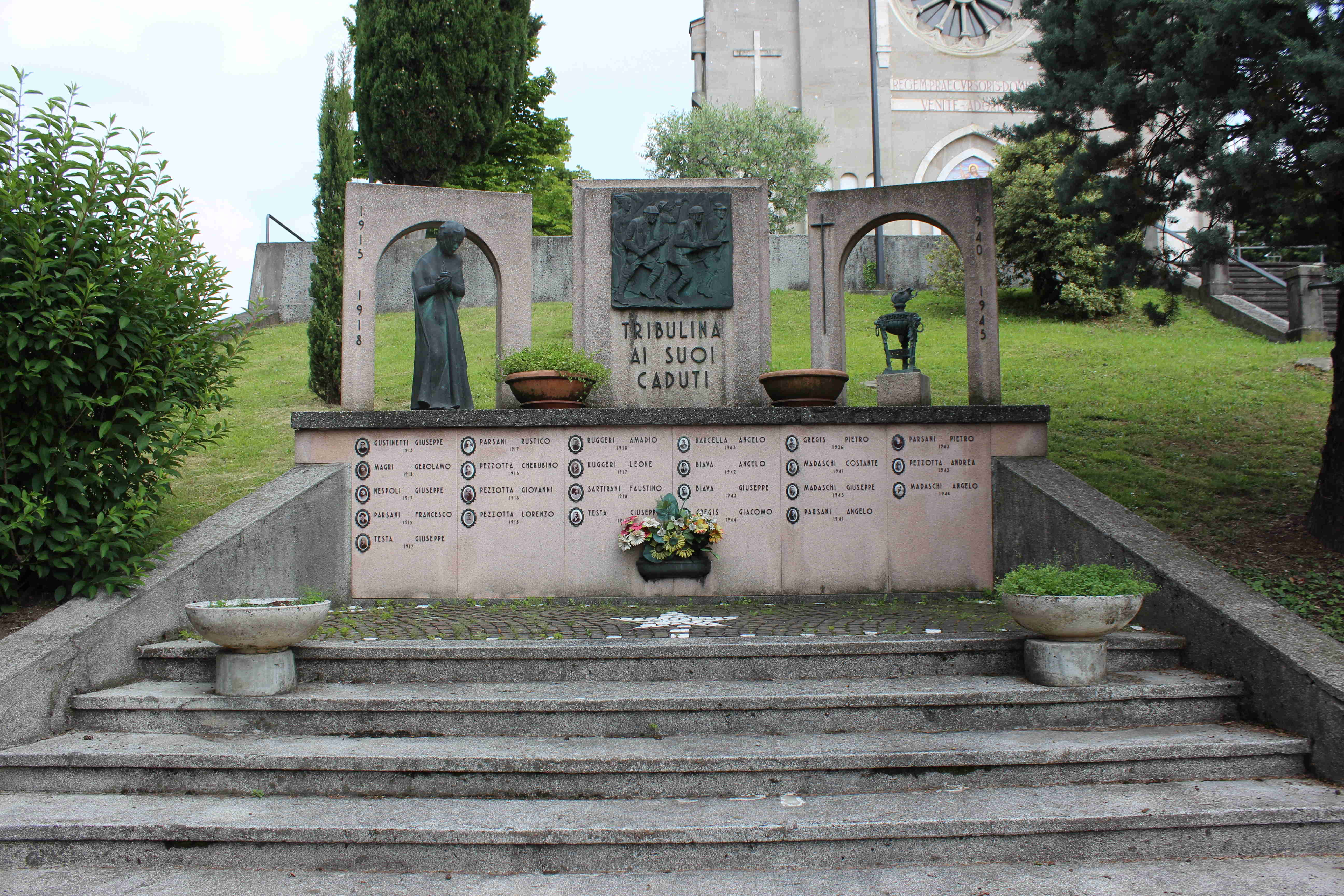 monumento ai caduti - a basamento, opera isolata di Toffetti Mario (attribuito) (seconda metà sec. XX)