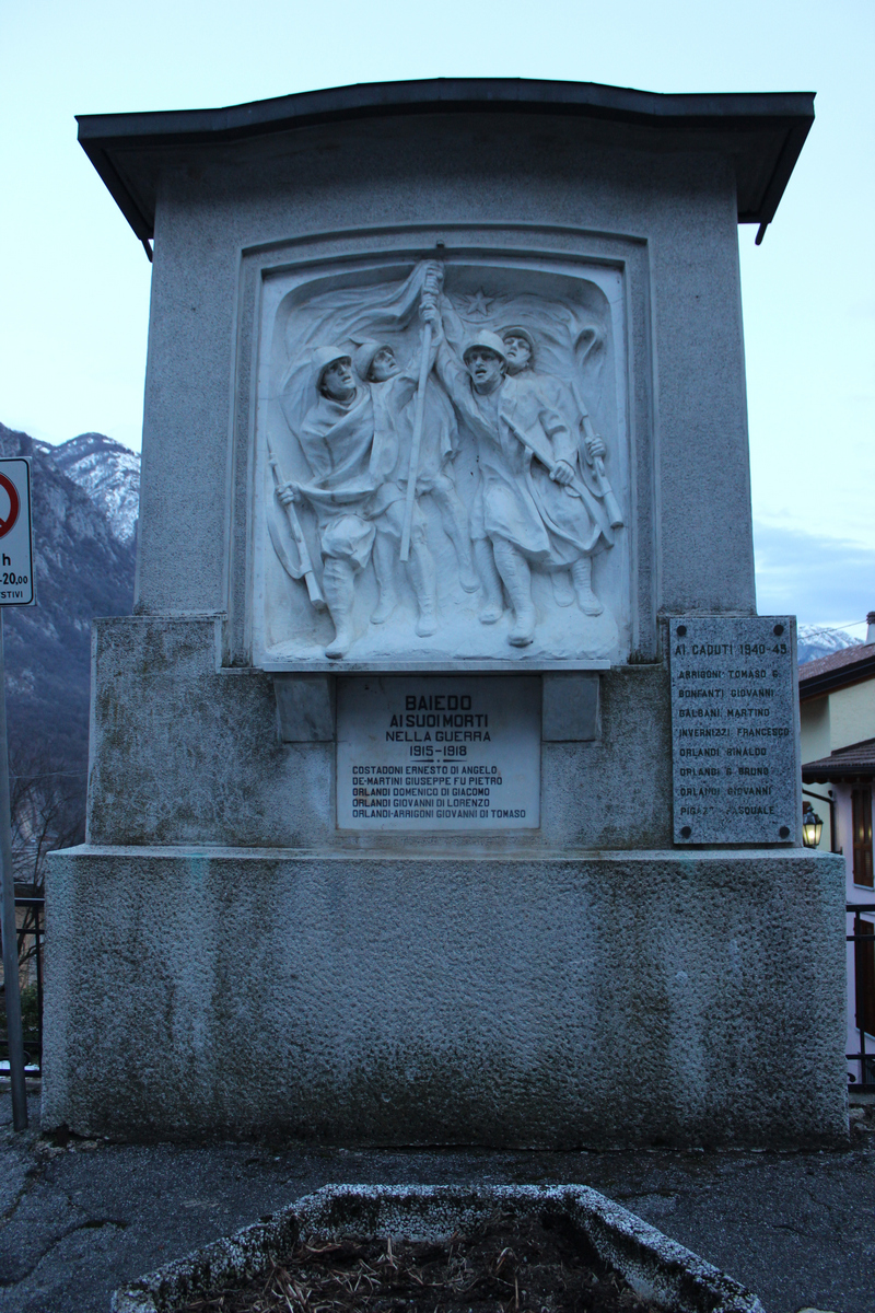 monumento ai caduti - a lapide, opera isolata - ambito Italia settentrionale (prima metà sec. XX)