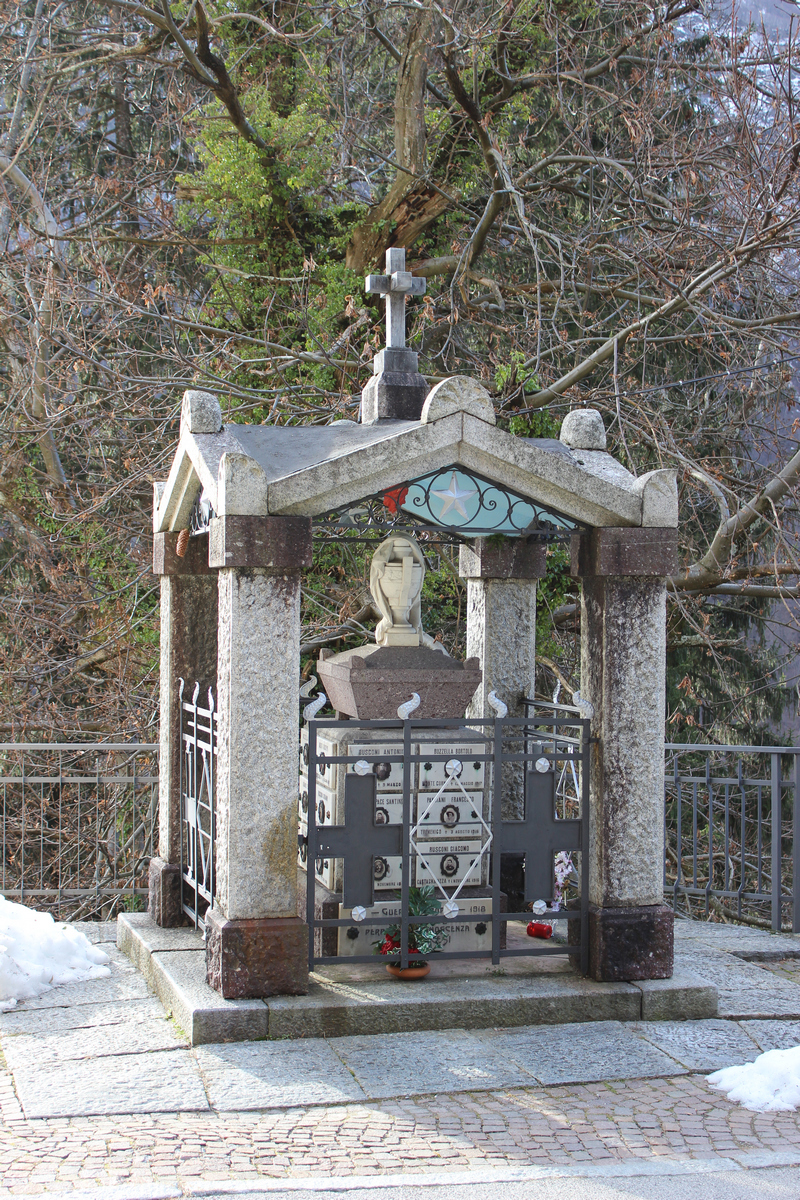 monumento ai caduti - ad ara, opera isolata - ambito italiano (prima metà sec. XX)