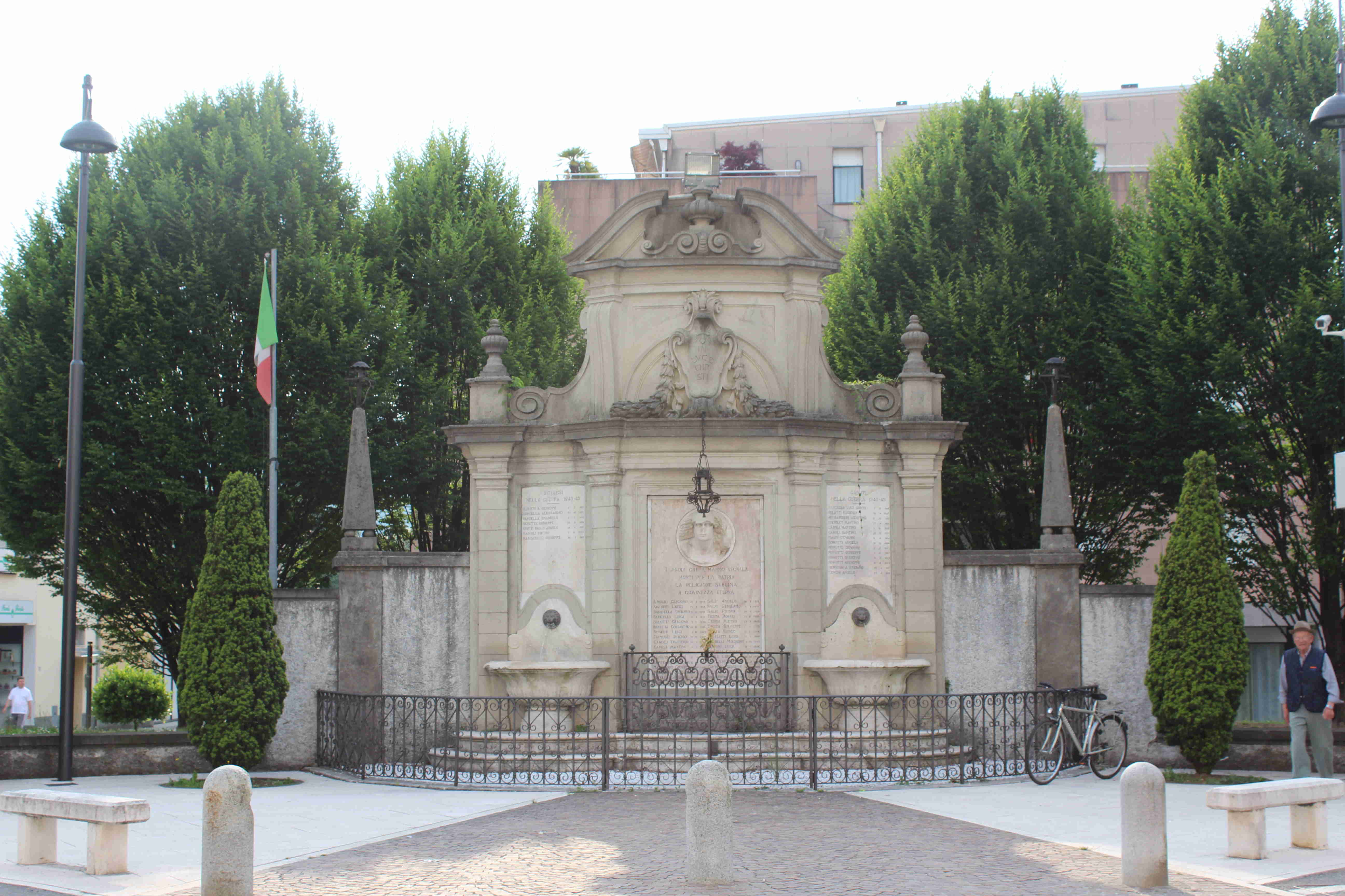 monumento ai caduti - a fontana, opera isolata di Vescovi Tobia (attribuito) (prima metà sec. XX)