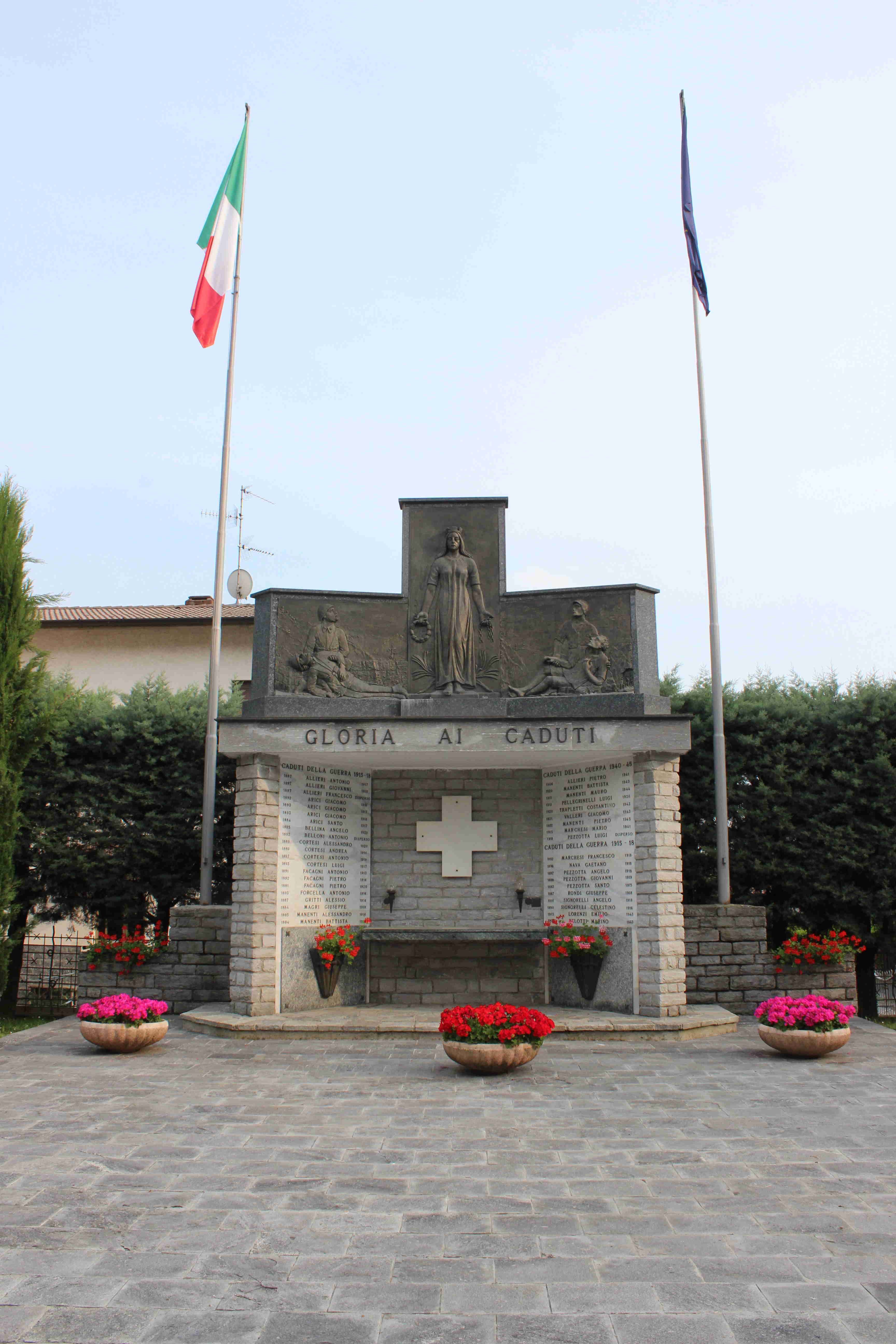 Allegoria della Patria che incorona il soldato morente (monumento ai caduti - a edicola, opera isolata) - ambito italiano (seconda metà sec. XX)