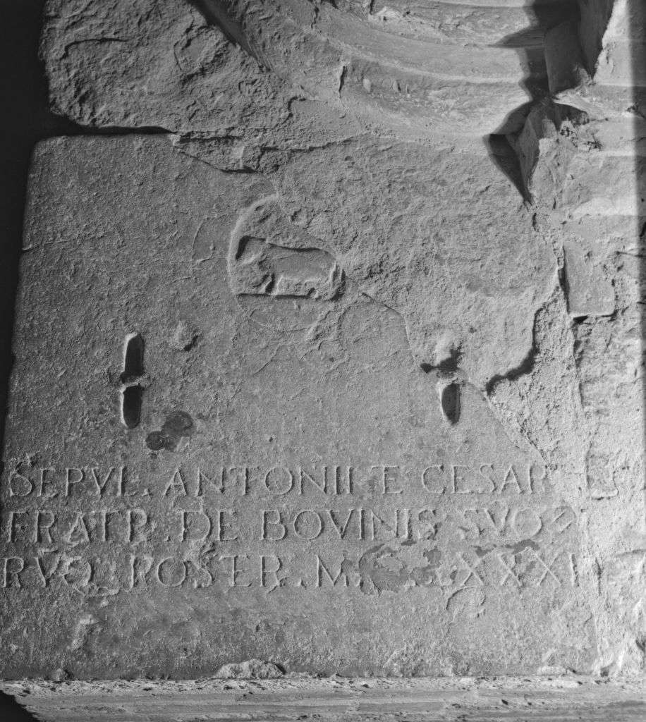 lapide tombale, frammento - manifattura emiliana (sec. XV)