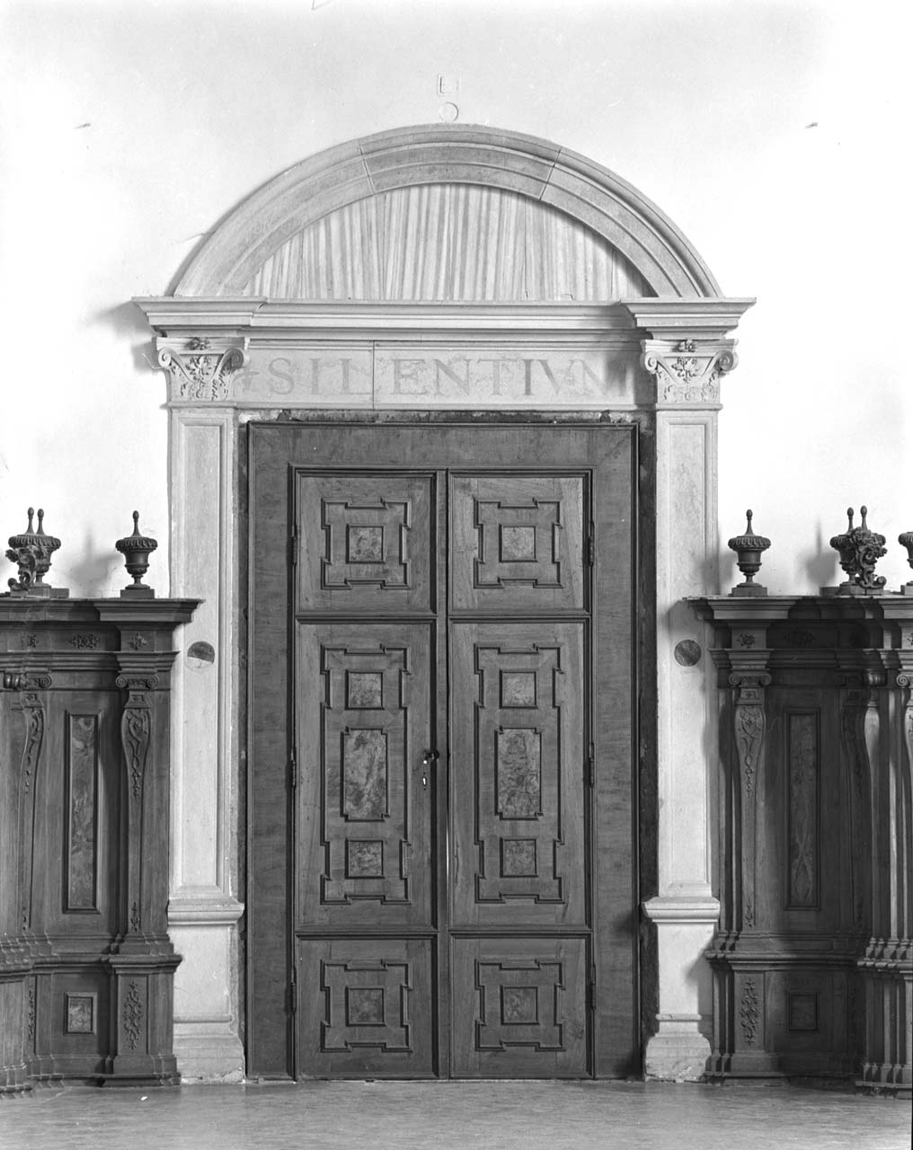 portale di Lombardo Tullio (bottega) (fine/ inizio secc. XV/XVI)