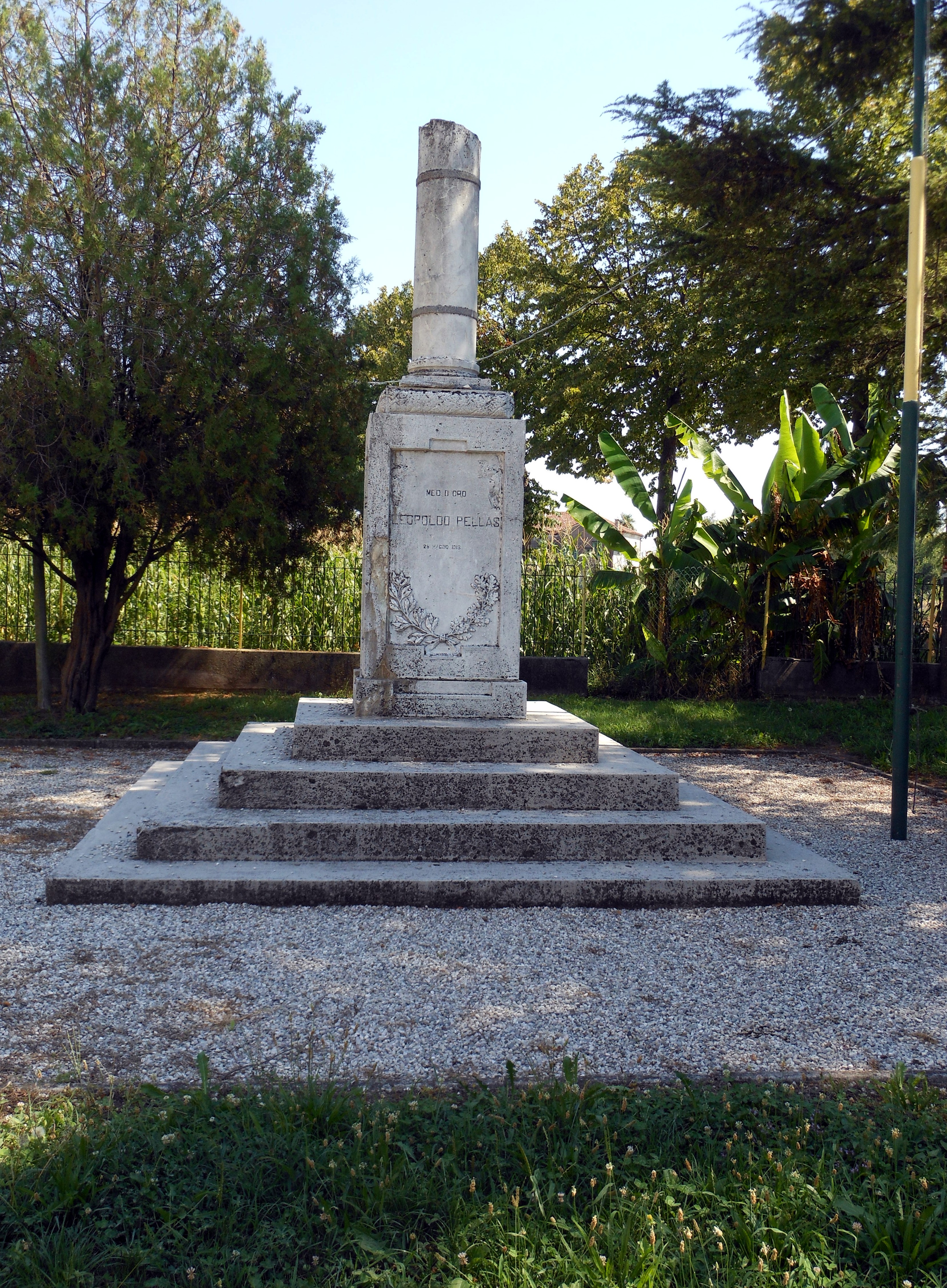 soggetto assente (monumento ai caduti - a colonna spezzata) - ambito veneto (sec. XX)