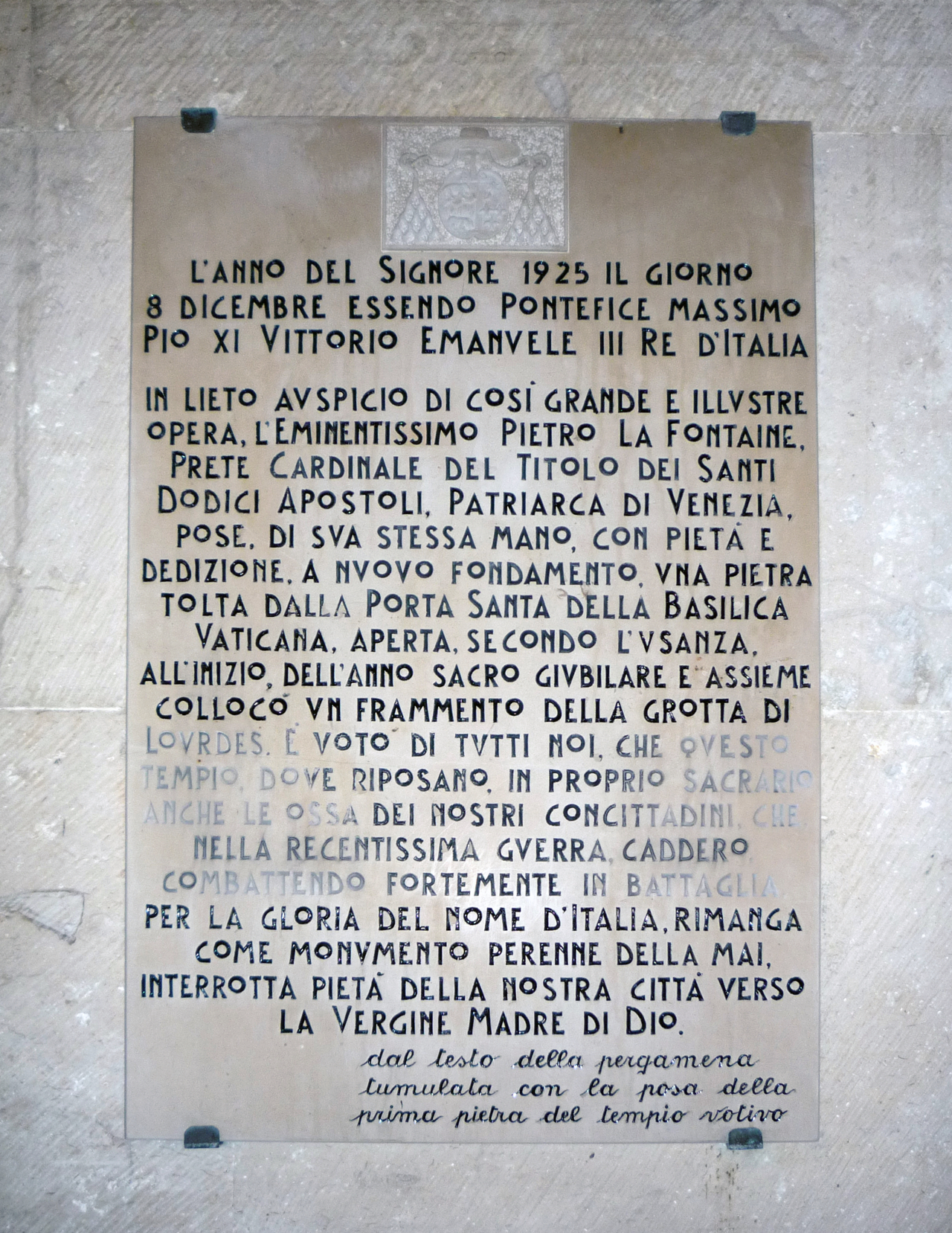 stemma cardinalizio La Fontaine (lapide commemorativa) - ambito veneziano (sec. XX)