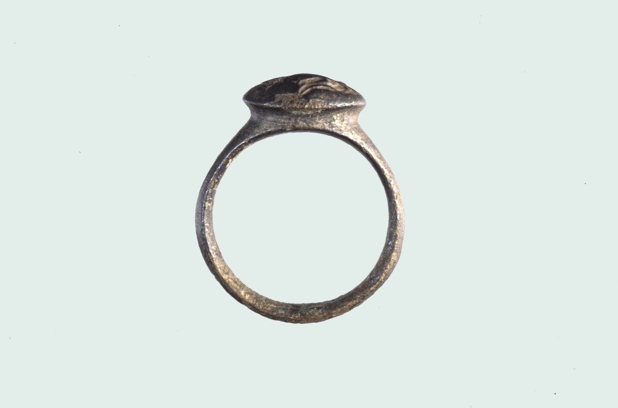 anello con castone ovale (II sec. d.C./ III sec. d.C)