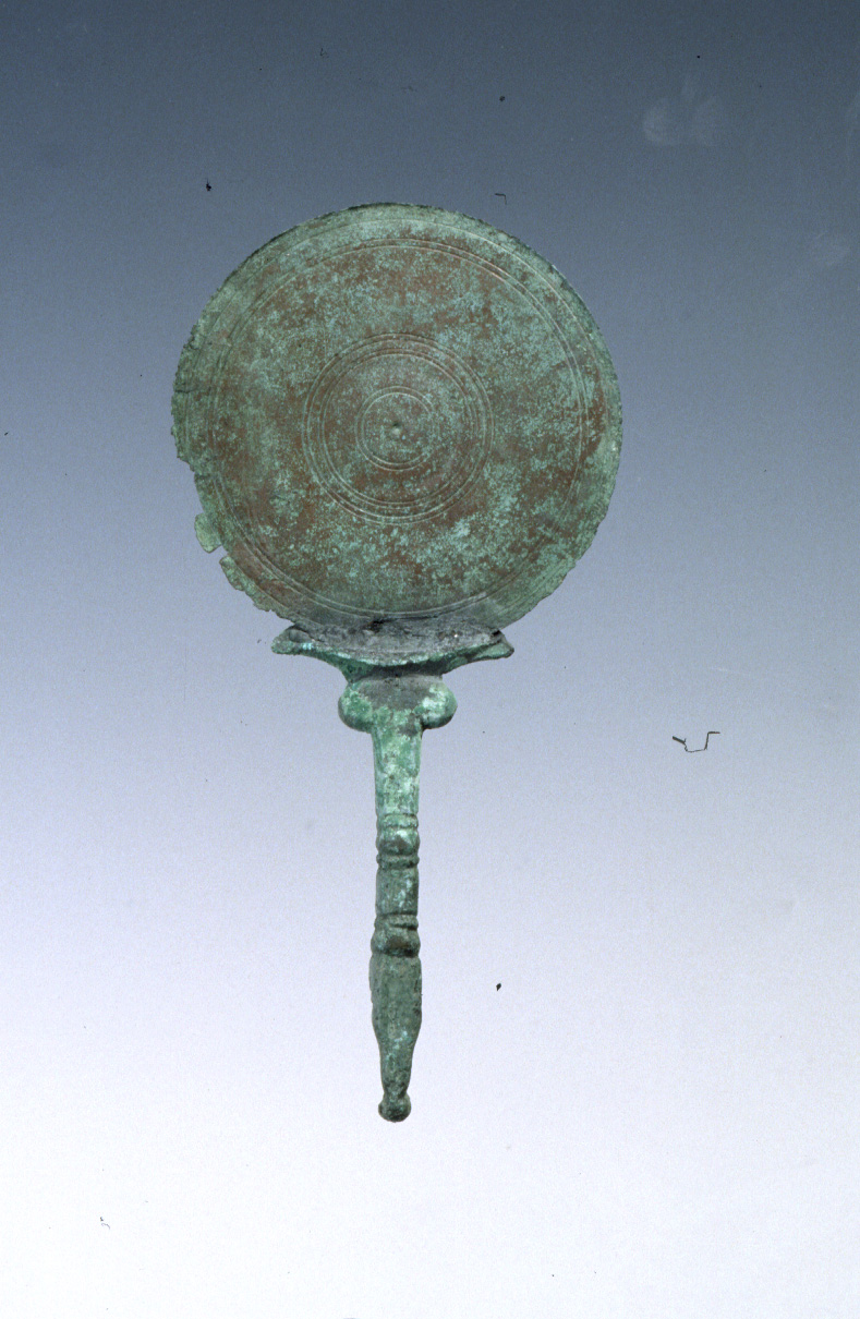 specchio non inciso (III sec. a.C./ II sec. a.C)