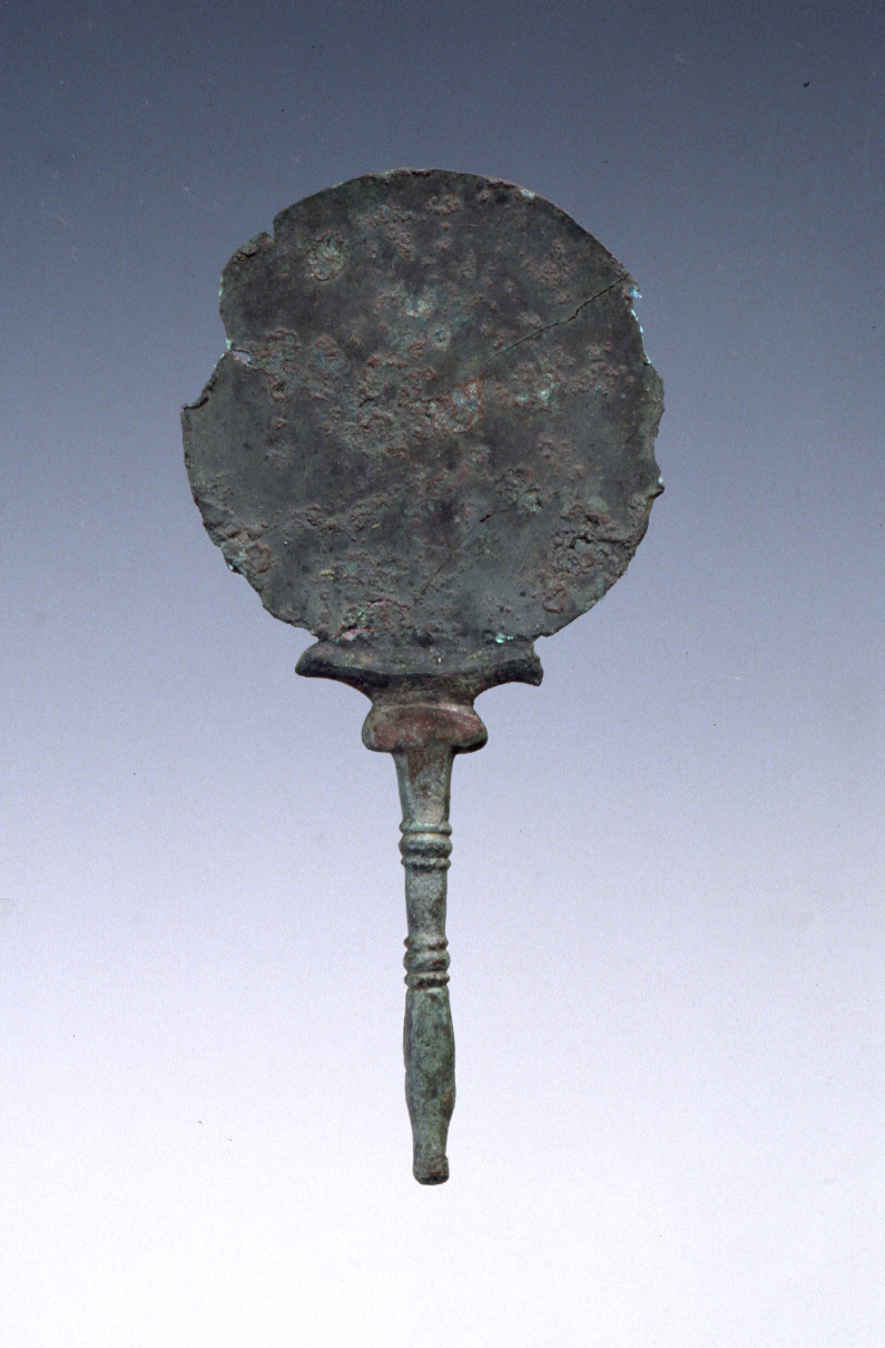 specchio non inciso (III sec. a.C./ II sec. a.C)