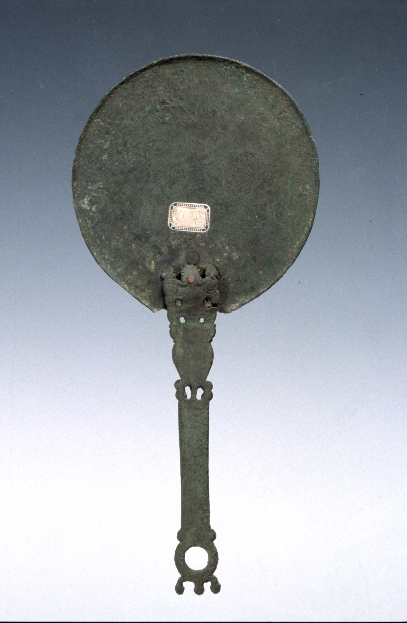 specchio non inciso (III sec. a.C)