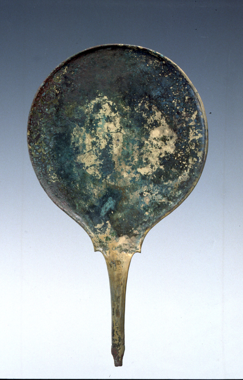 specchio non inciso (IV sec. a.C)