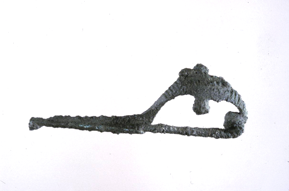 fibula a navicella (fine/ inizio VII sec. a.C./ VI sec. a.C)